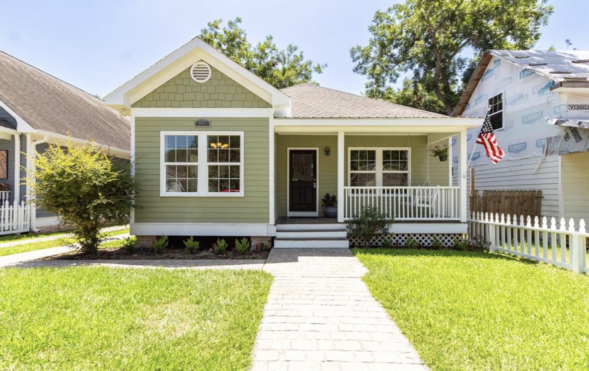 Downtown Brenham! 3 Bedrooms + Loft + Fire Pit