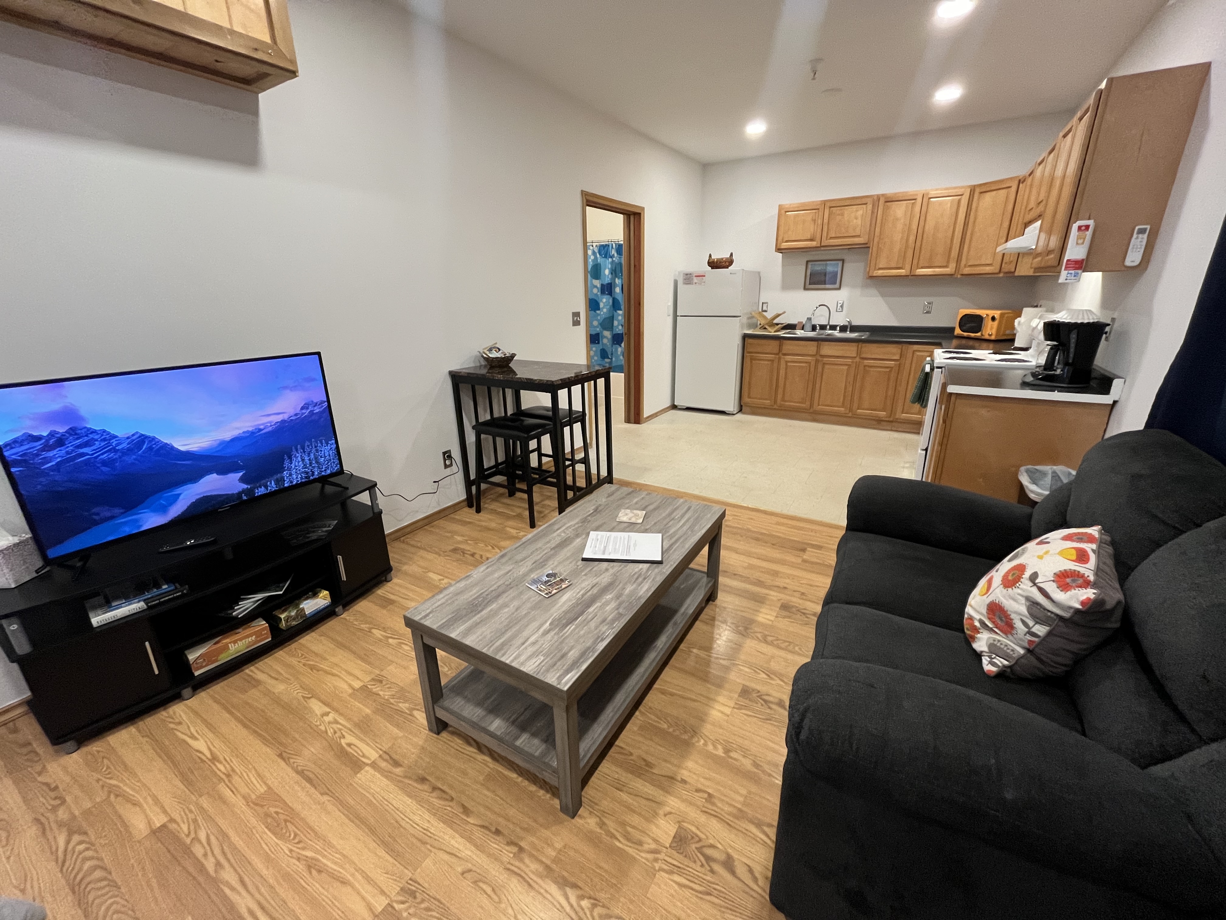 Apartment F: Fish Bay (Car Rental Option)