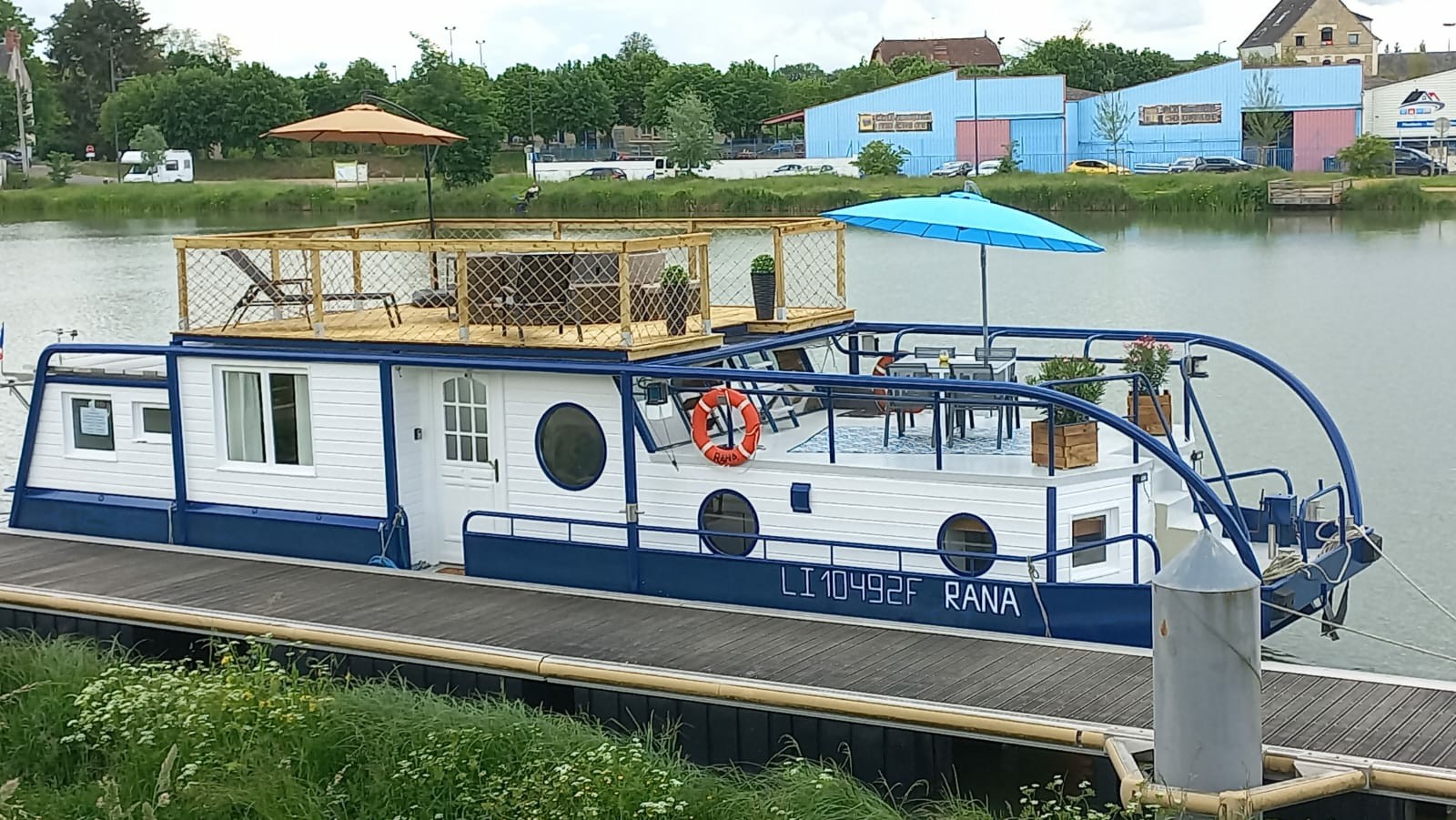 unusual boat rental