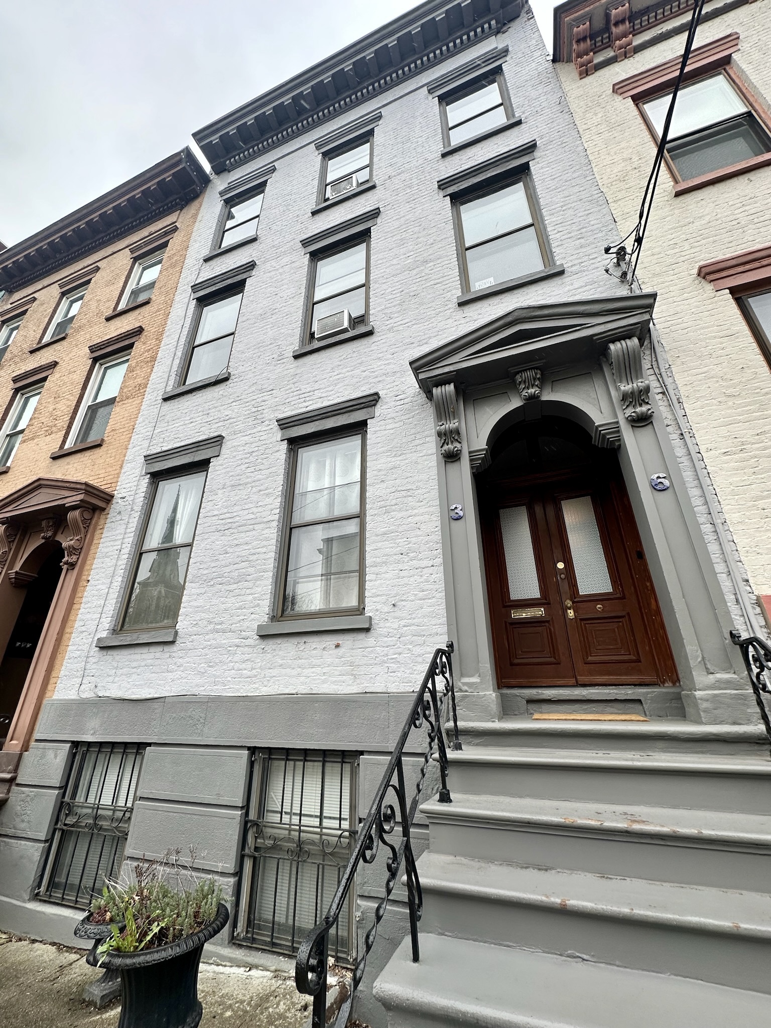 Downtown Brownstone with a View! in THIRD WARD, Albany