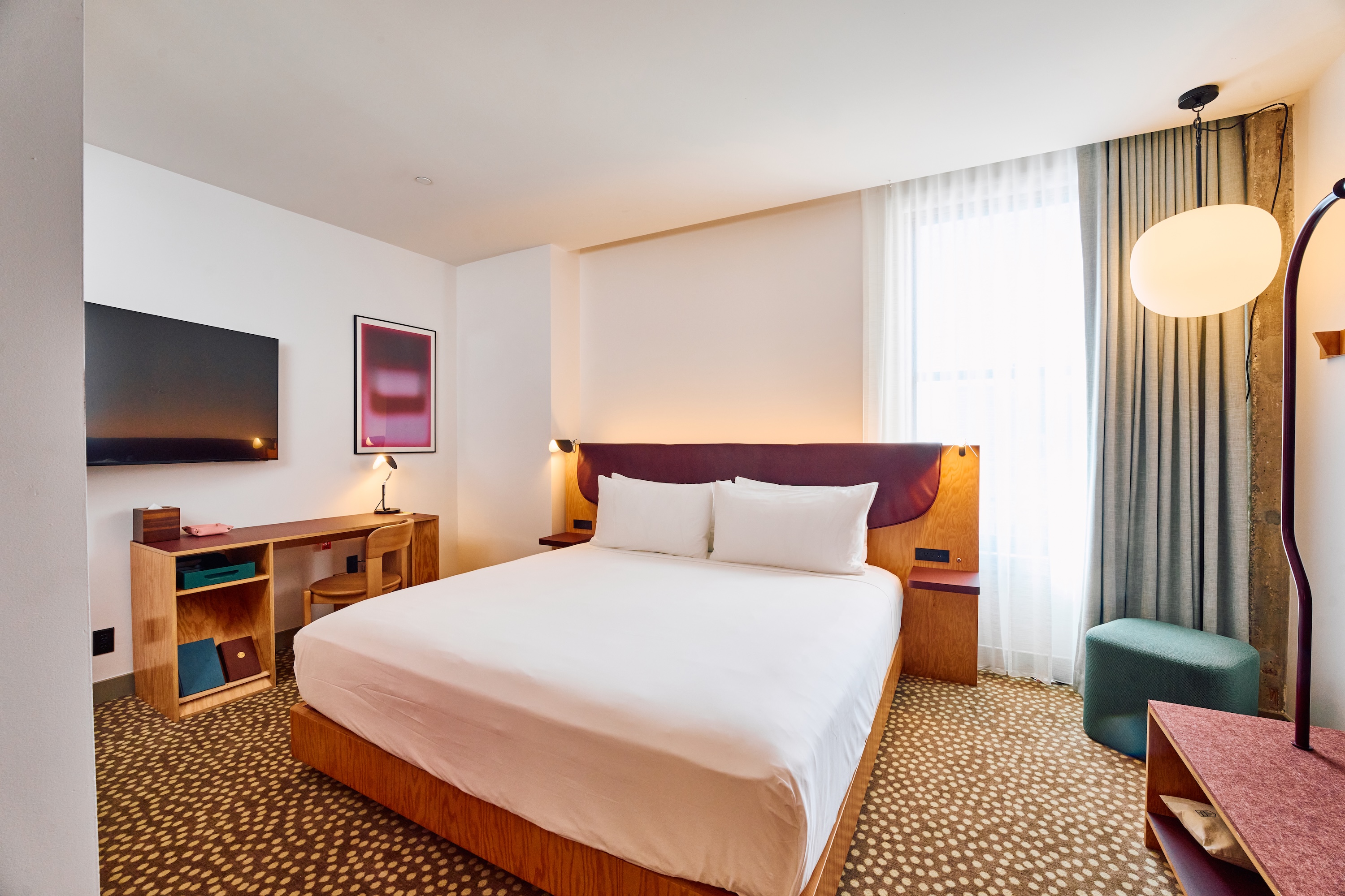 STILE DTLA | King Room with Pool Access