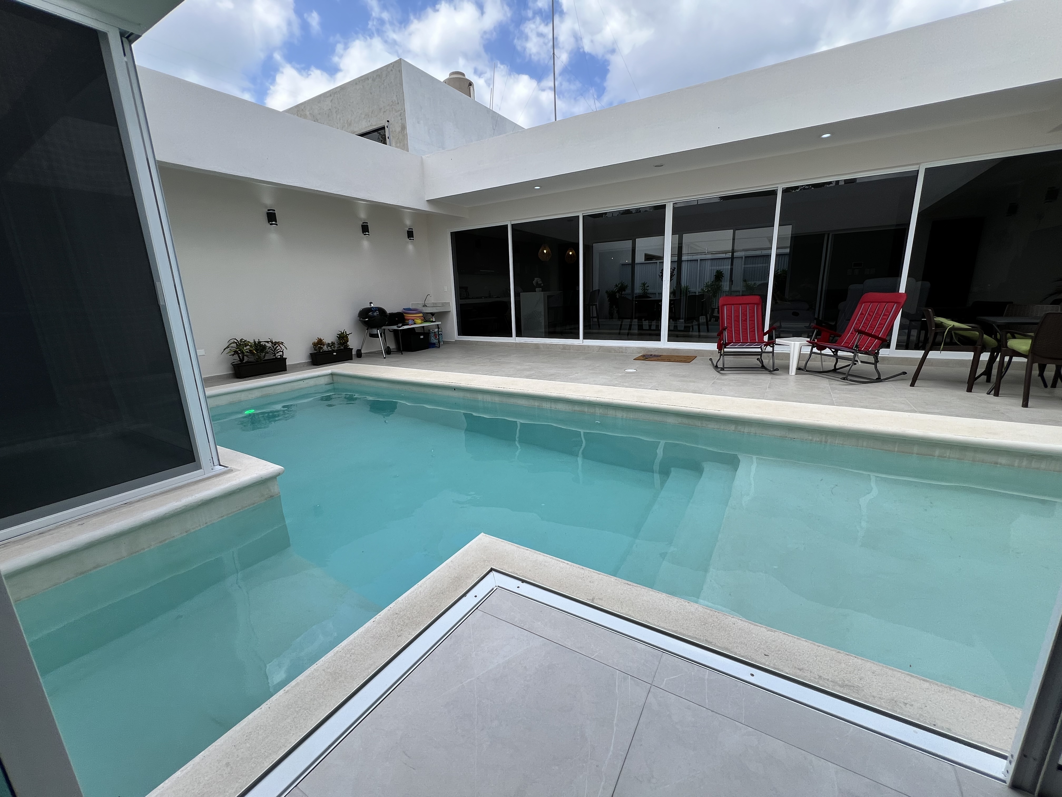 Beautiful Holiday Home with Pool 2 Quarters