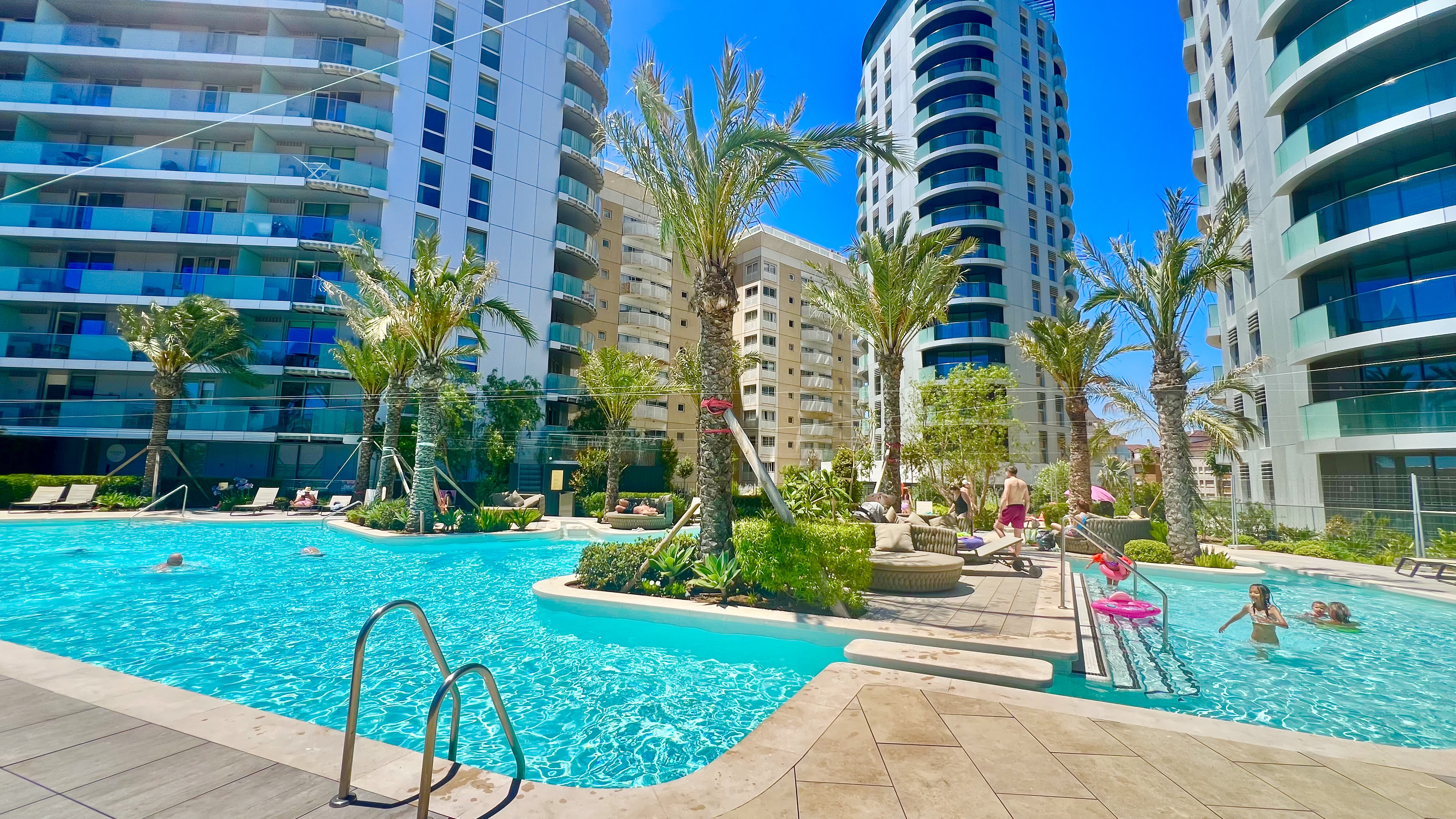 Amazing Views, Spacious Apartment