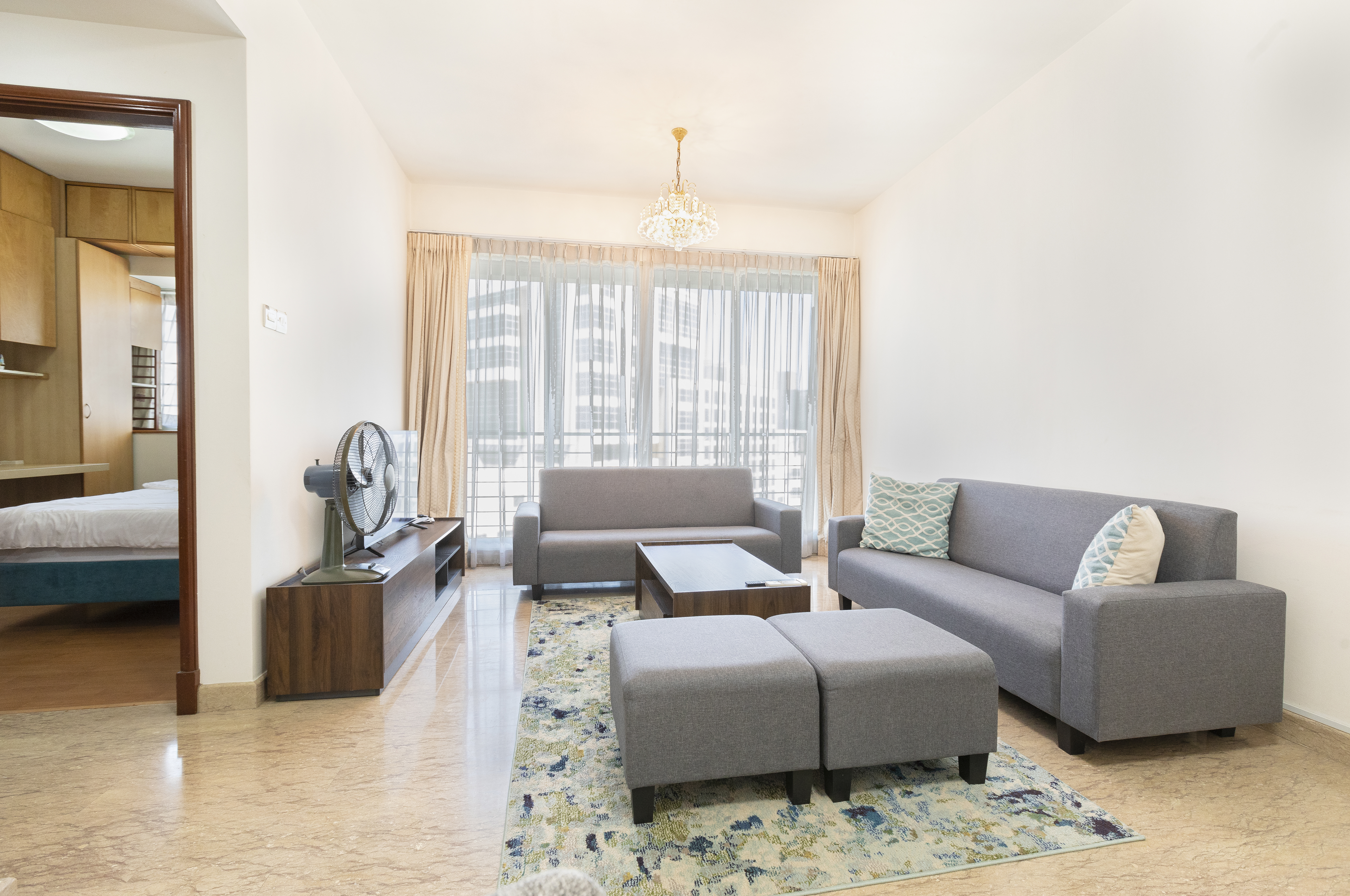 2 Bedrooms~Close to 4 MRT Stations~Lovely Pool