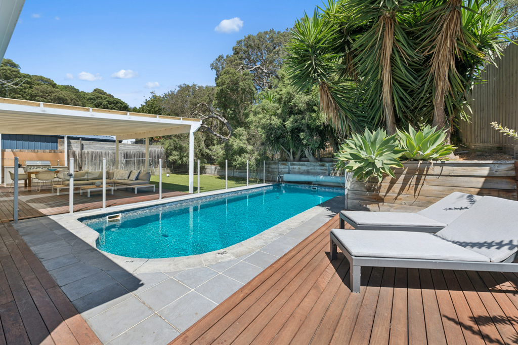 Aqua Retreat - solar heated pool and pet friendly! in Point Nepean, Mornington Peninsula