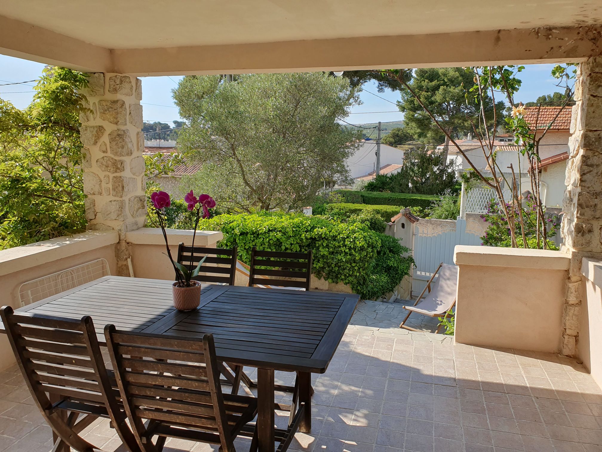 Super T2, port Carry, independent terrace garden
