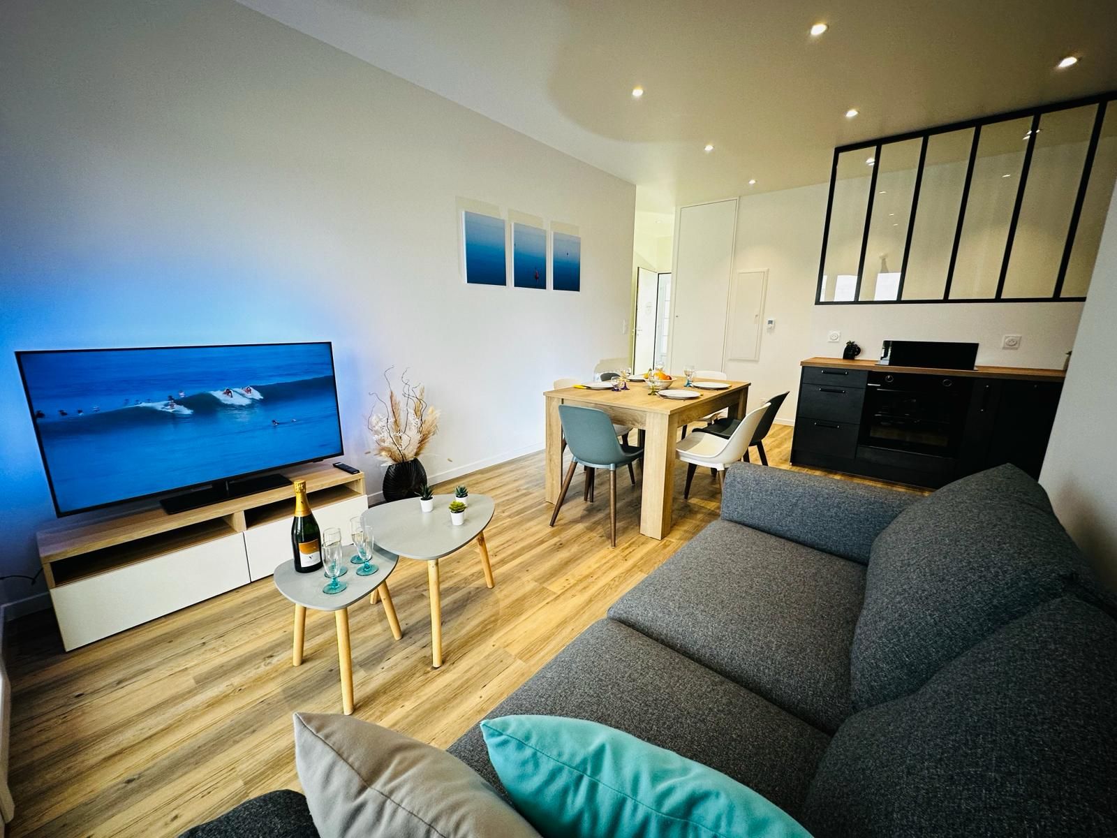 Apartment between port and beach