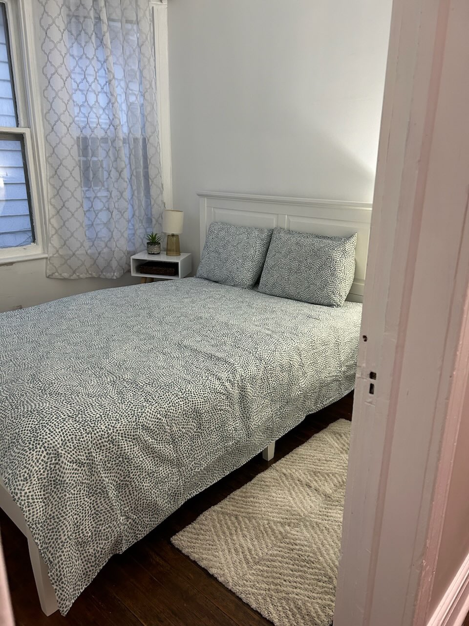 White Cozy Room in THIRTEENTH WARD, Albany