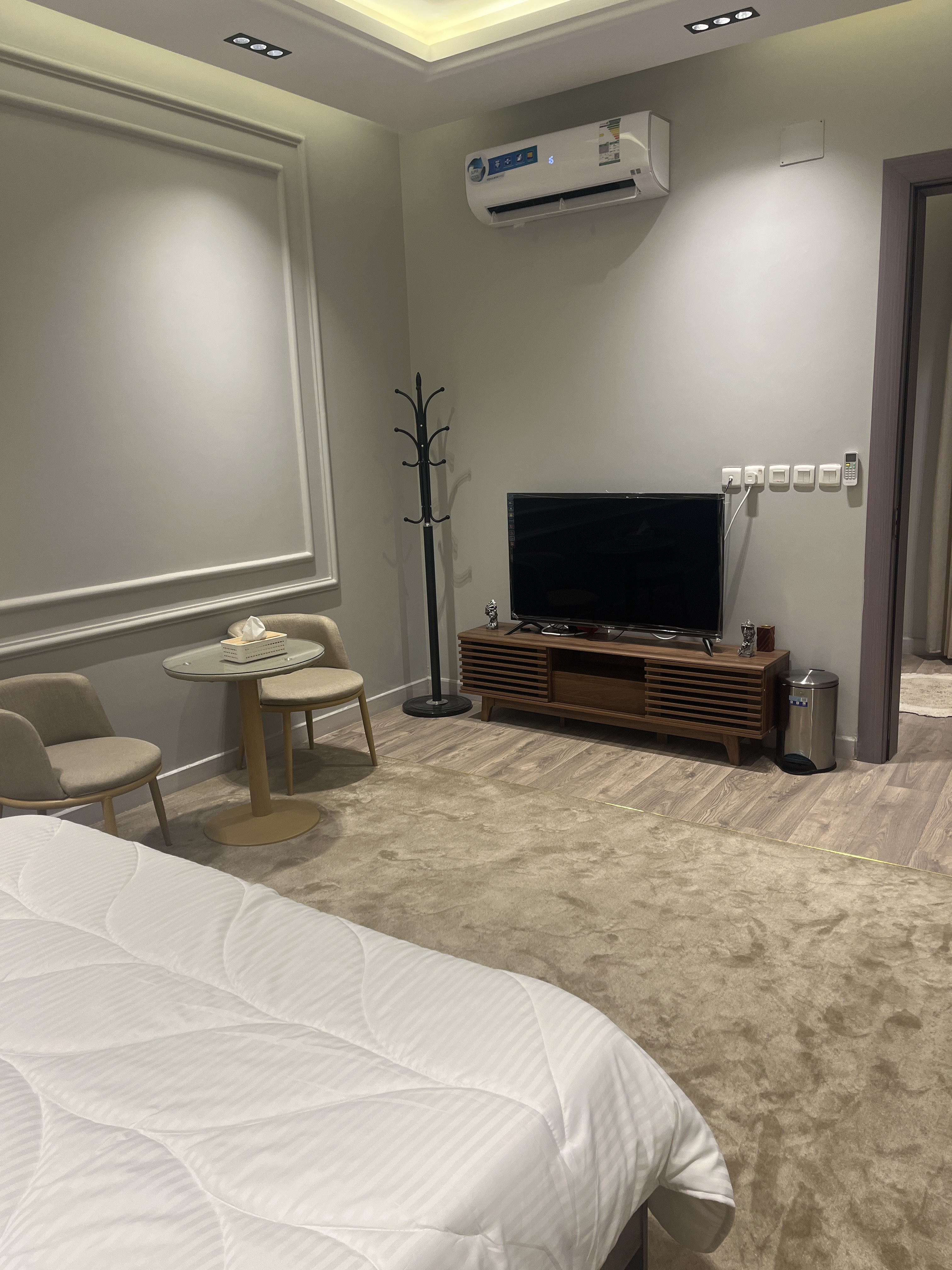 Nada Villas. room and bathroom