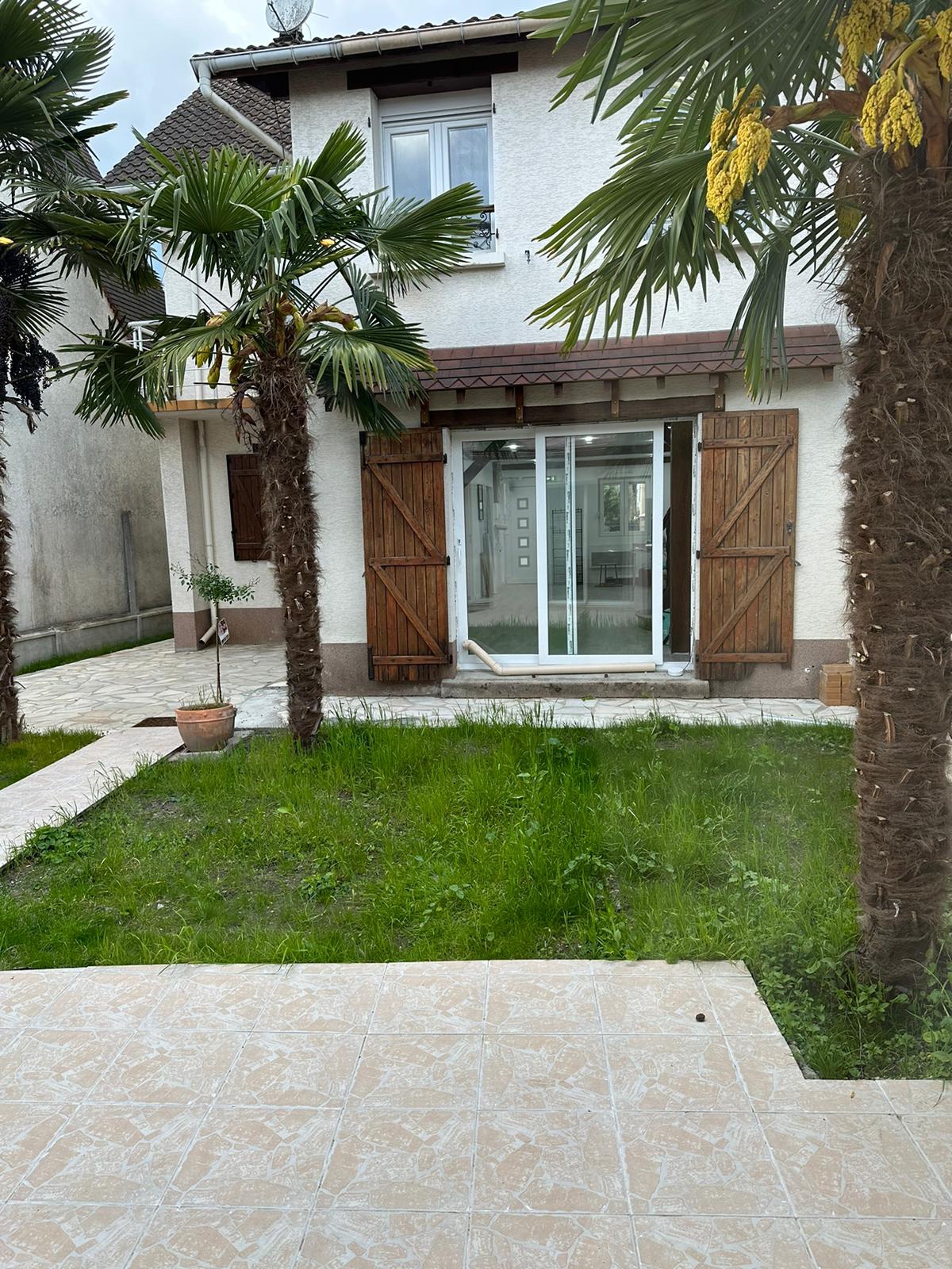 Beautiful house in Sevran for 4 persons