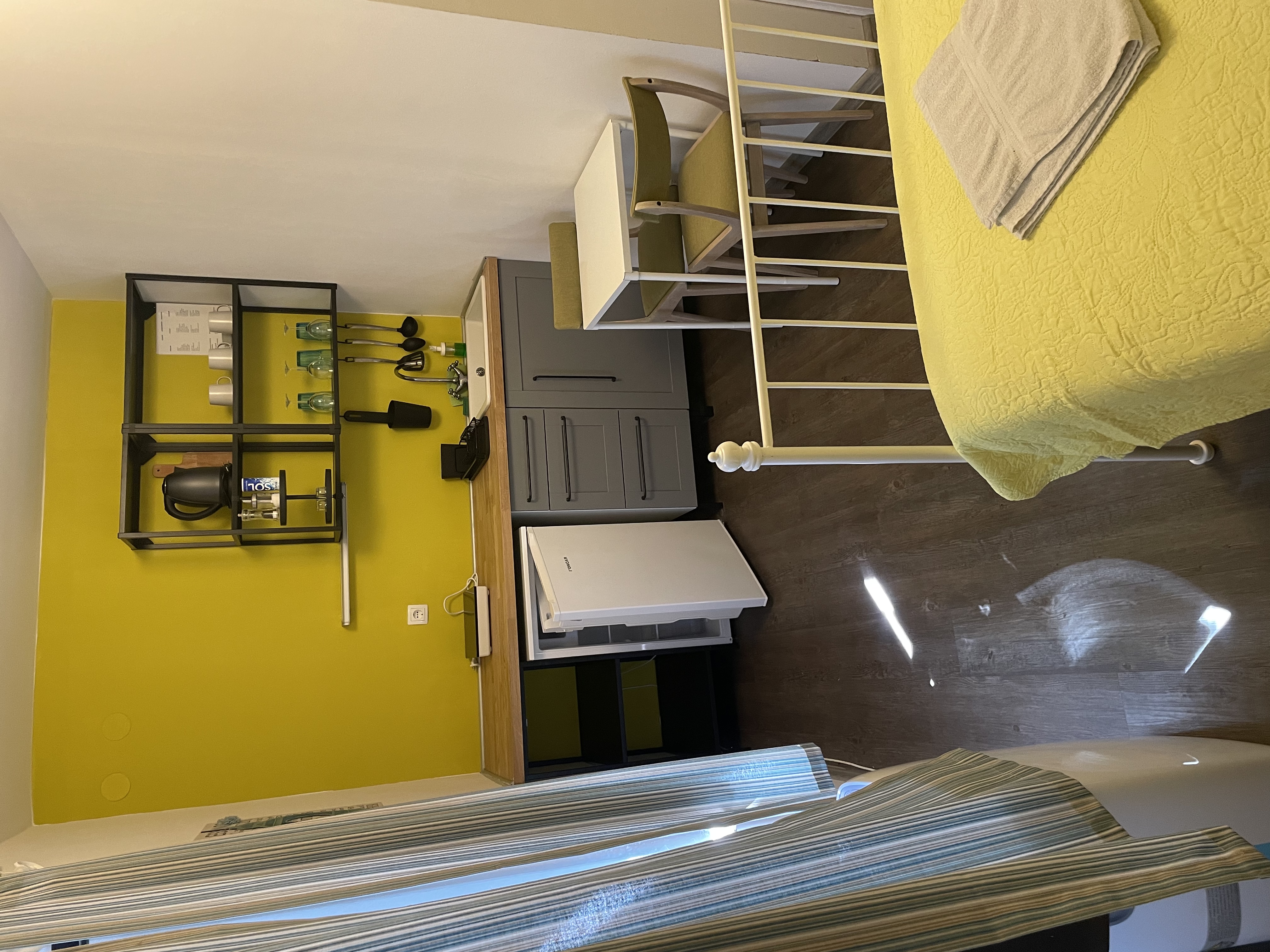 Big Blue house studio apartman 3Yellow