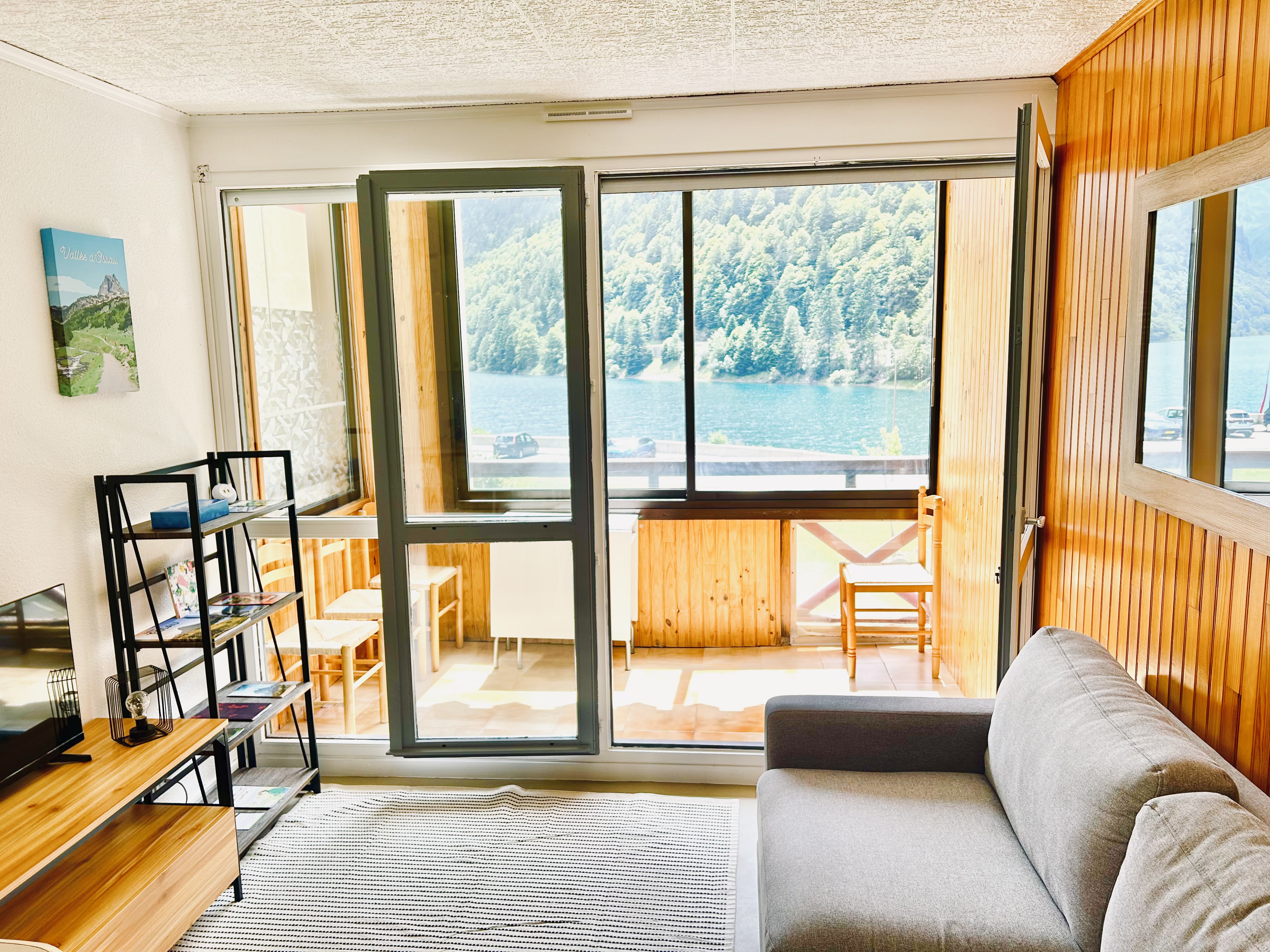 Pleasant T2 lake view, loggia+parking for 4/6 pers.
