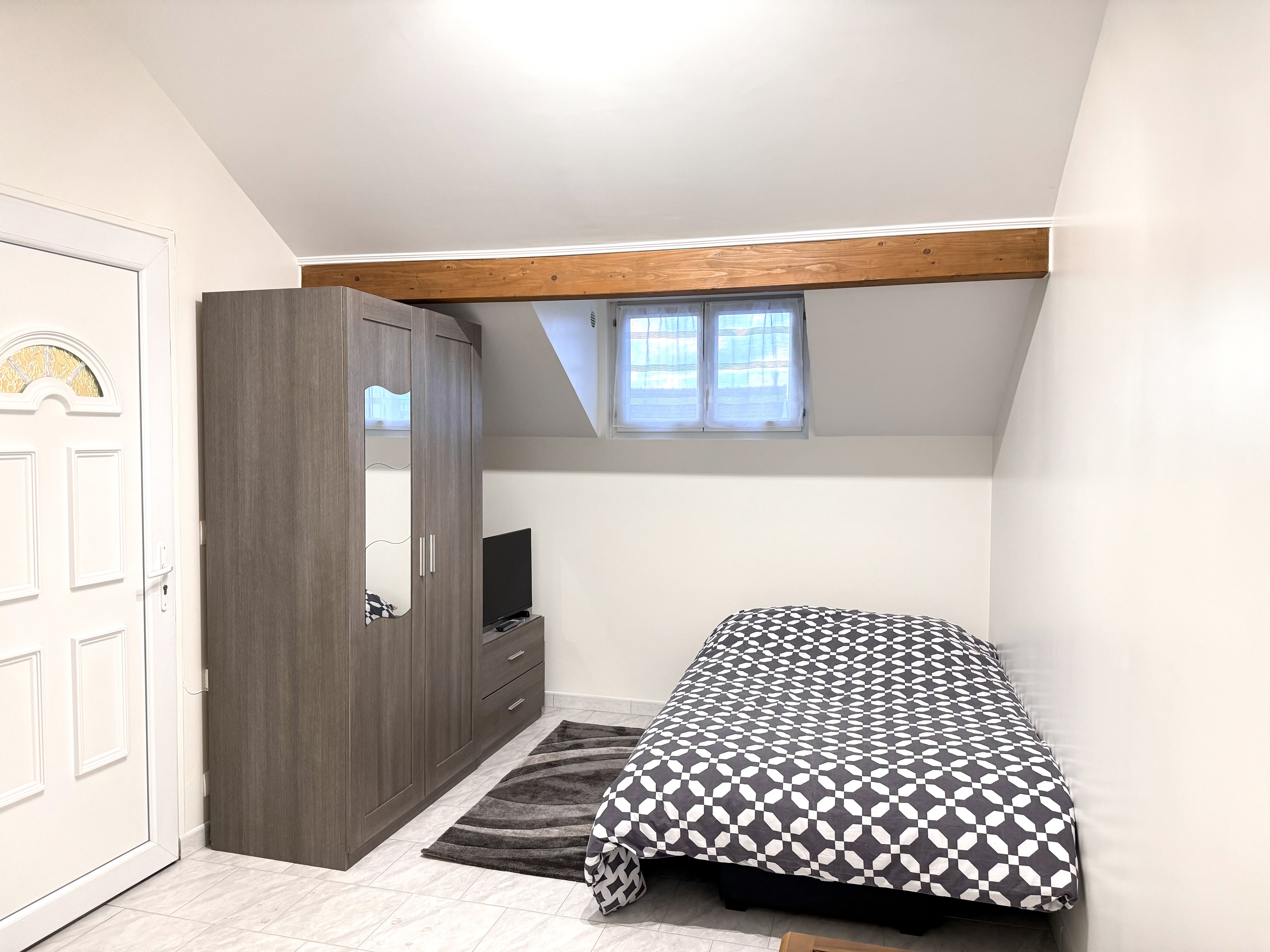 Charming studio and close to Paris