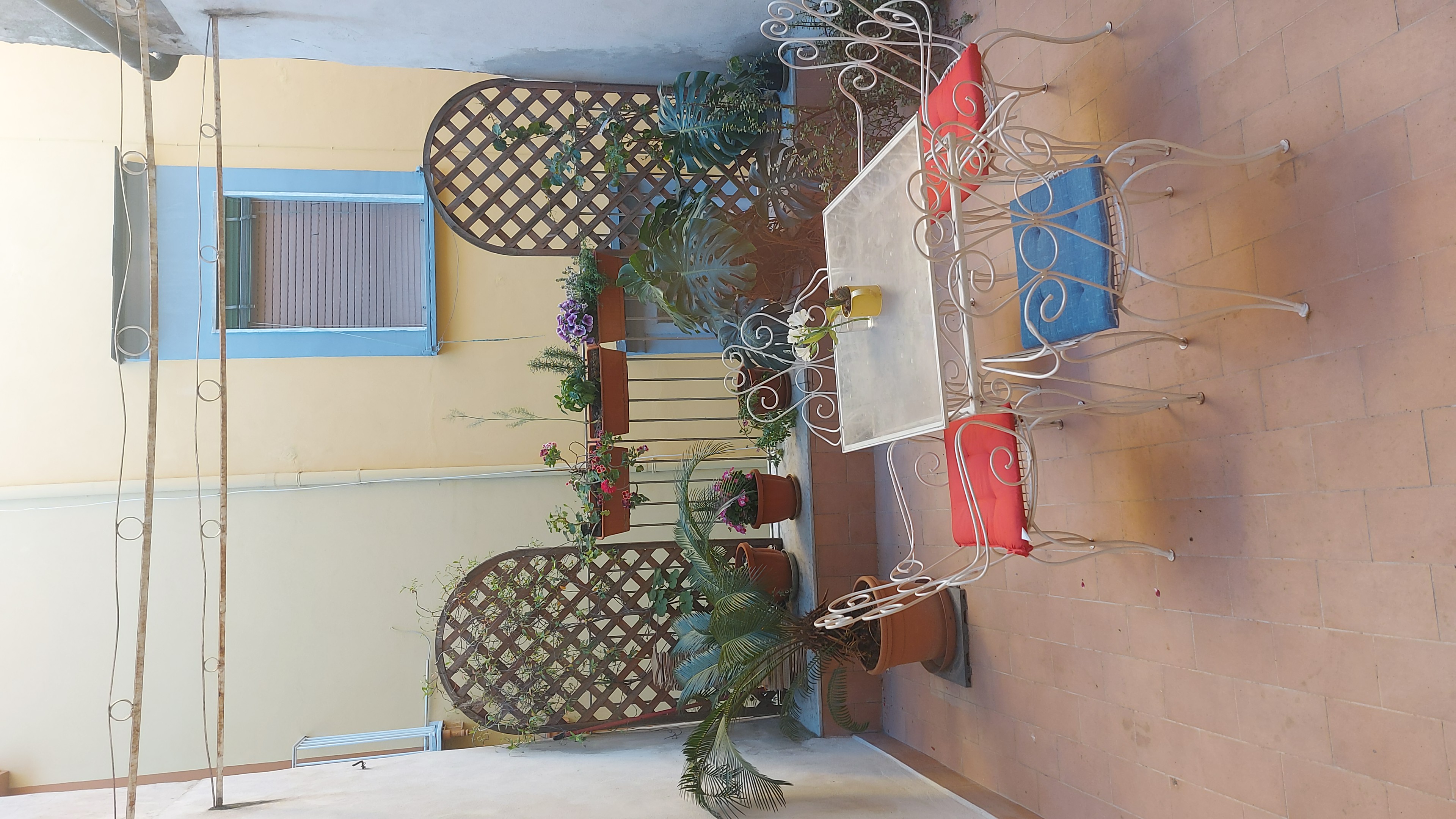 Apartment in the historical center Wi-fi+Terrace in Porto, Naples