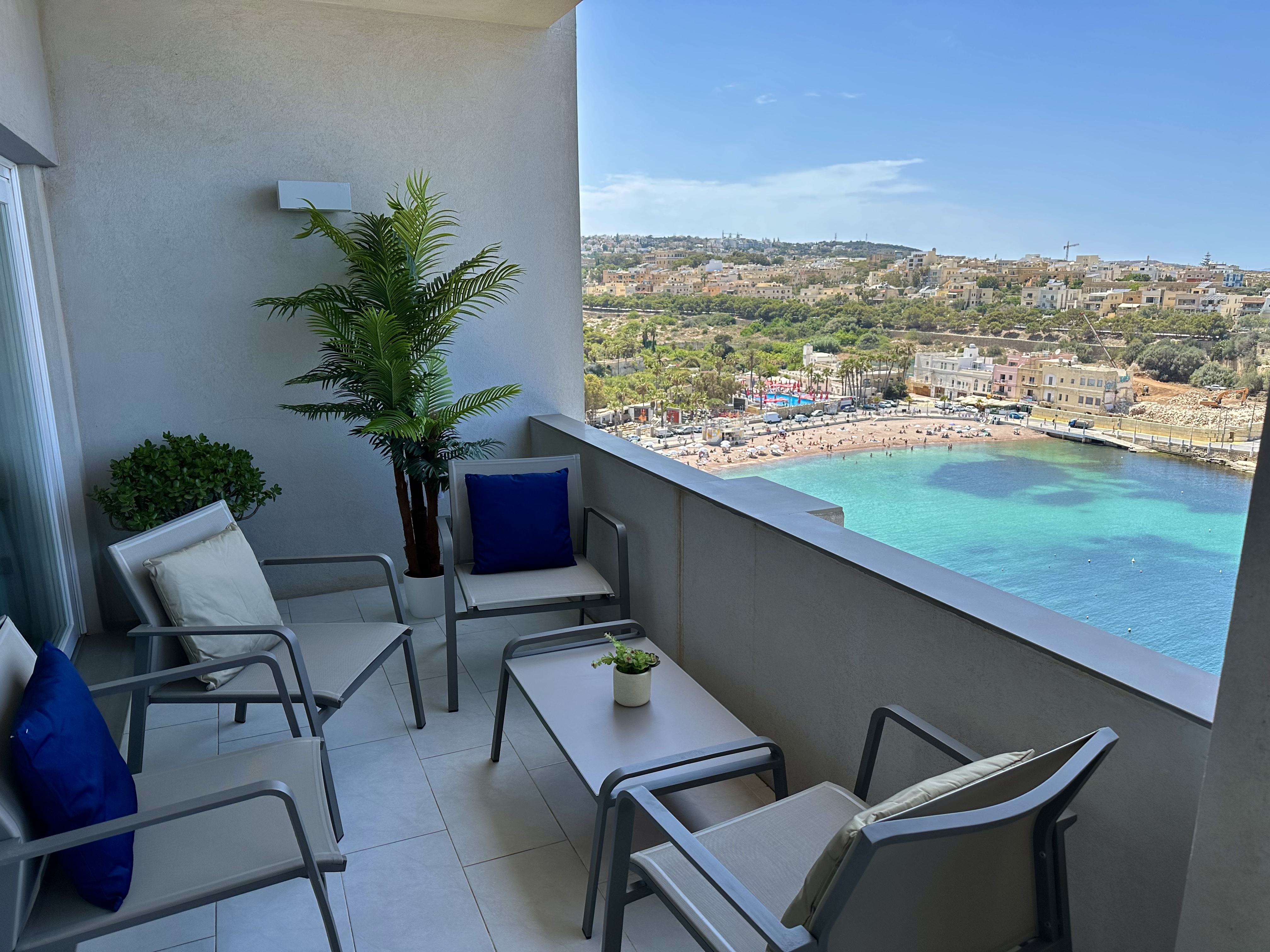Paceville Sandy Beach with Jacuzzi + Free Parking