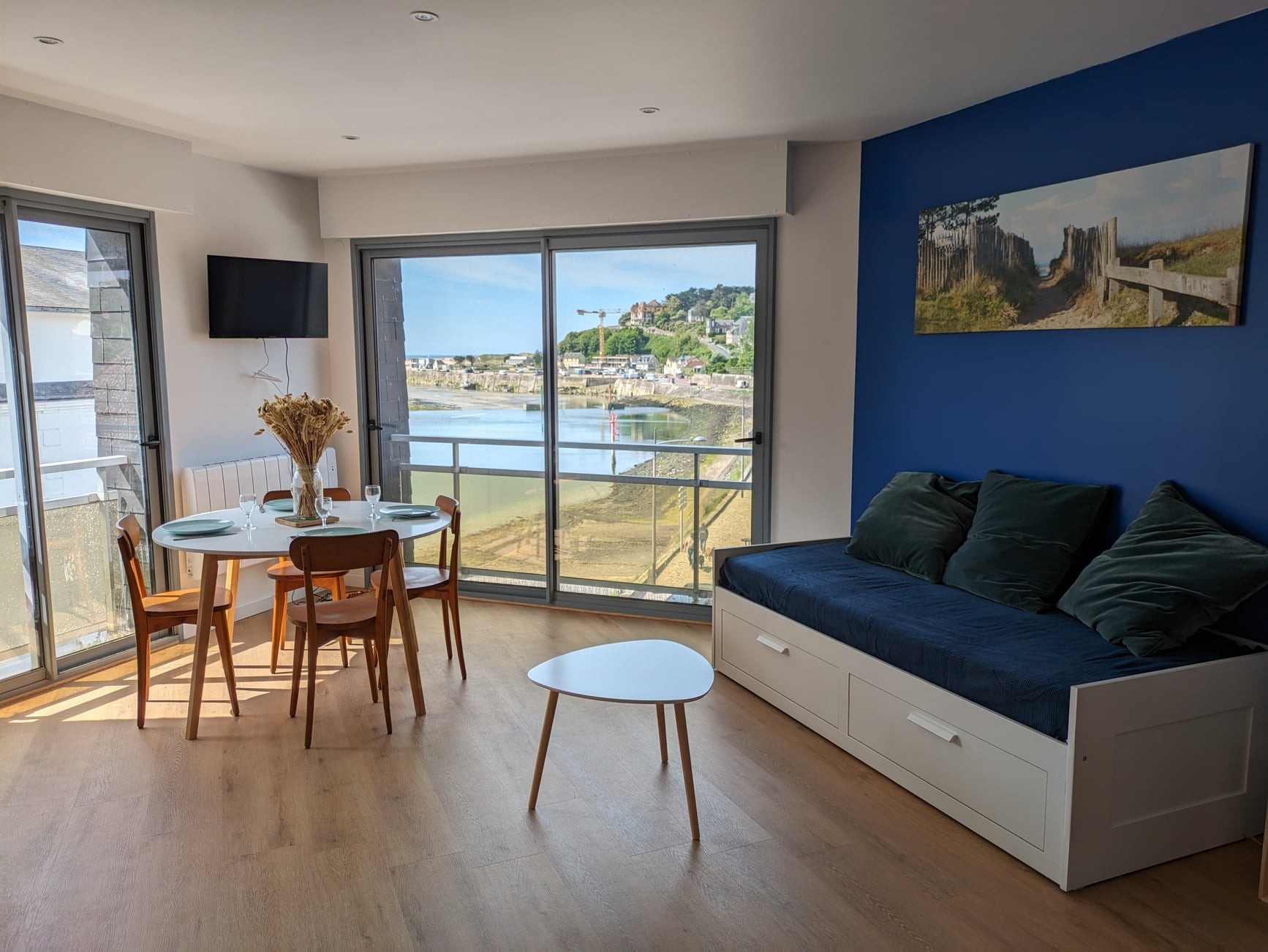 Apartment sea view near beach