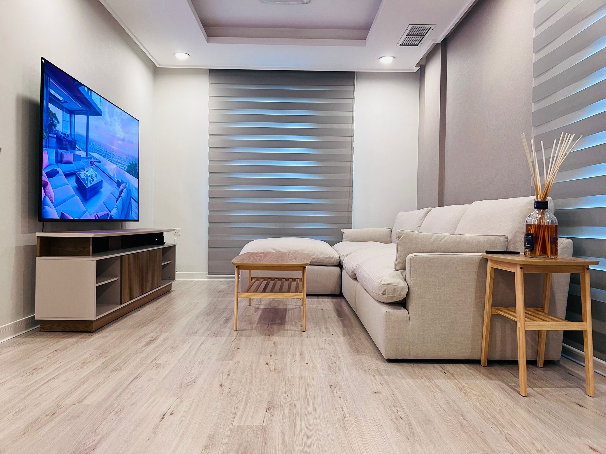 Quiet & Cozy - Top floor !  85” Sony 4K large LED