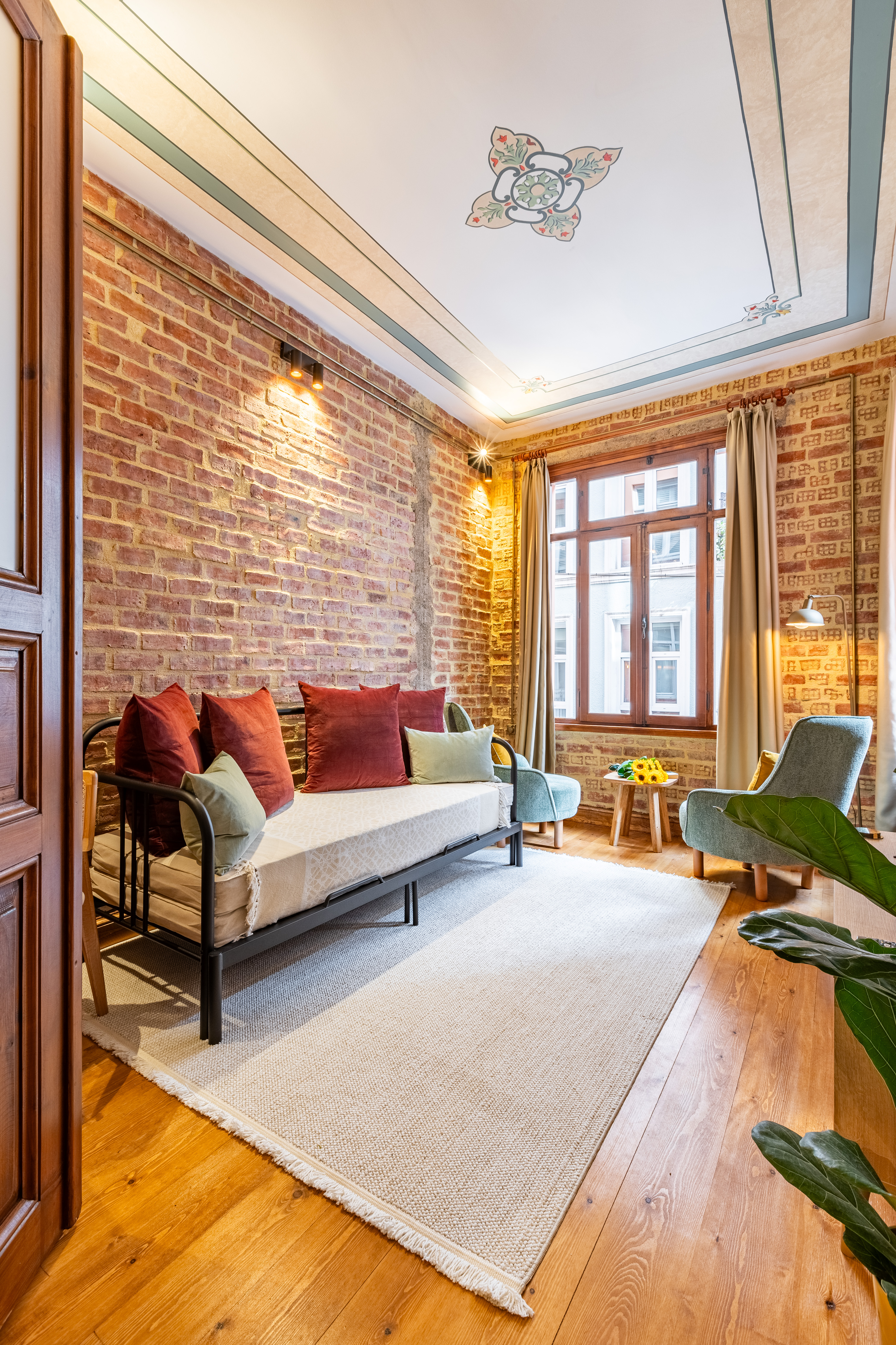 GRACE Galata-Frescoed Heritage Charm w/balcony