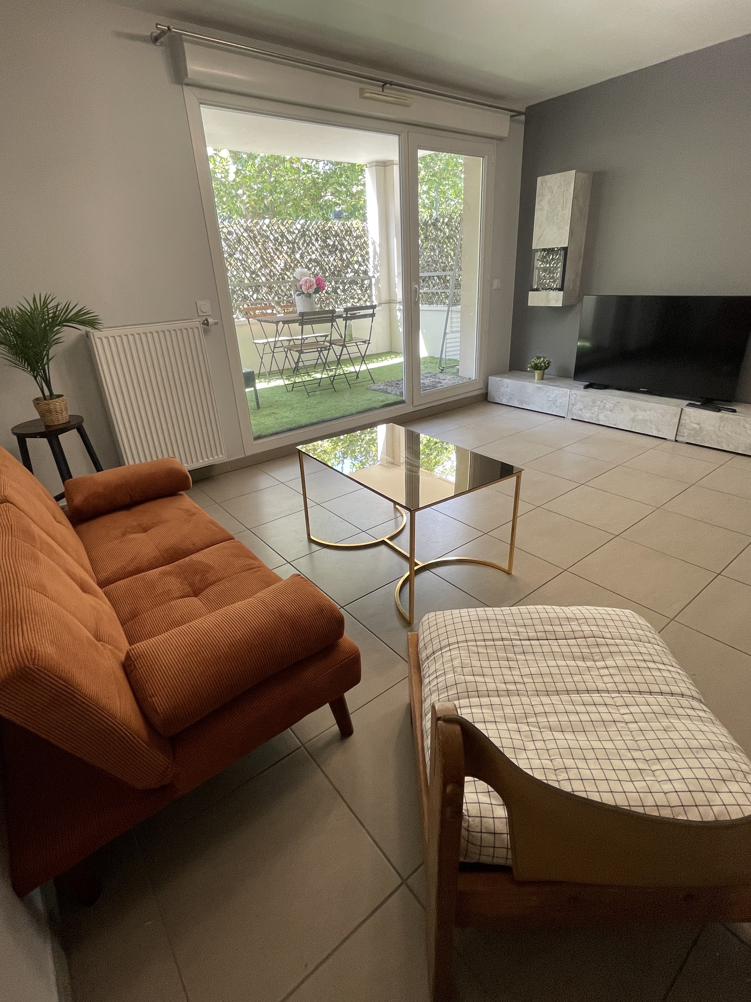 T2 large wooded terrace parilly park