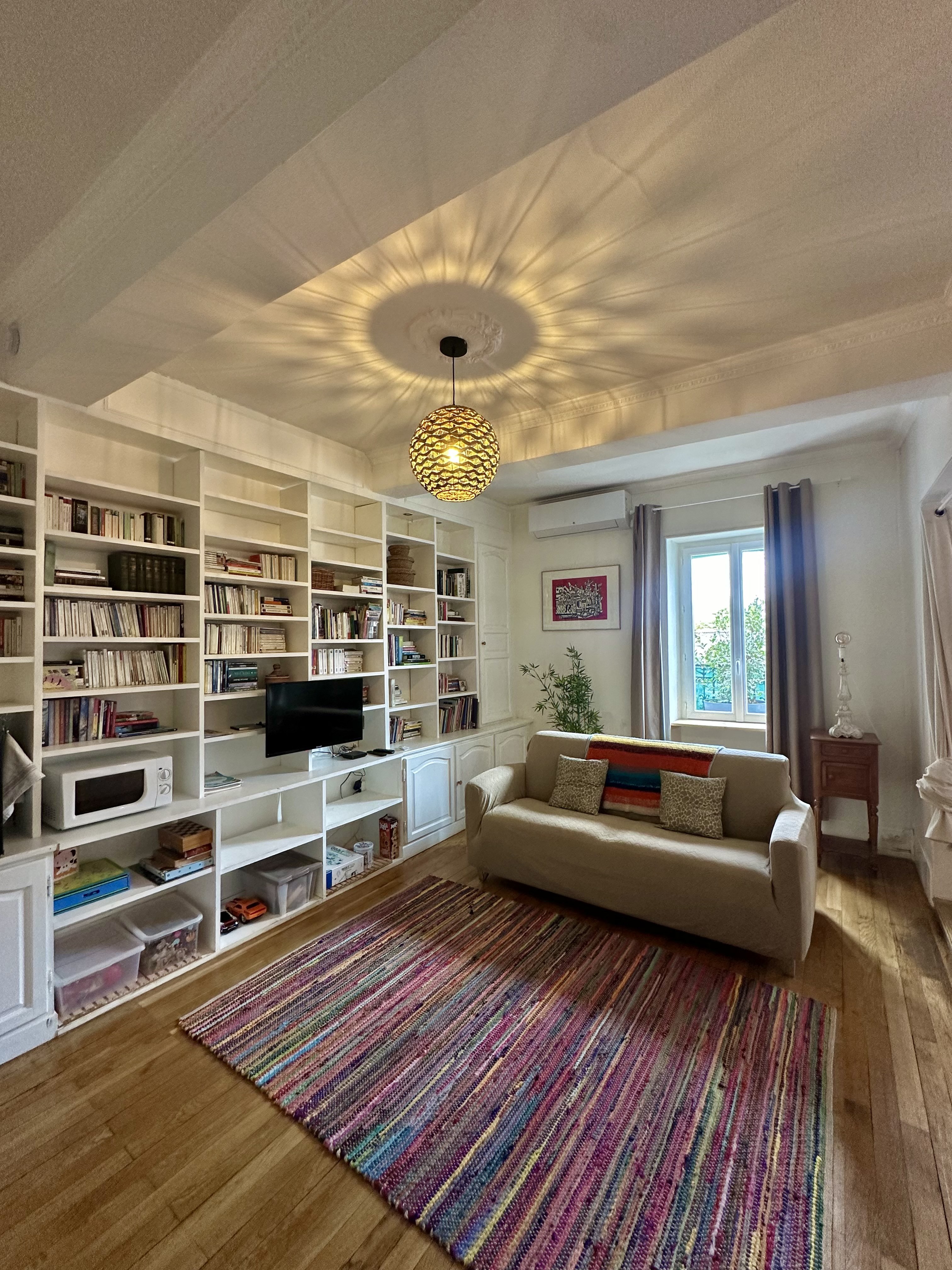 Quiet, bright loft 58 m2 in town private parking