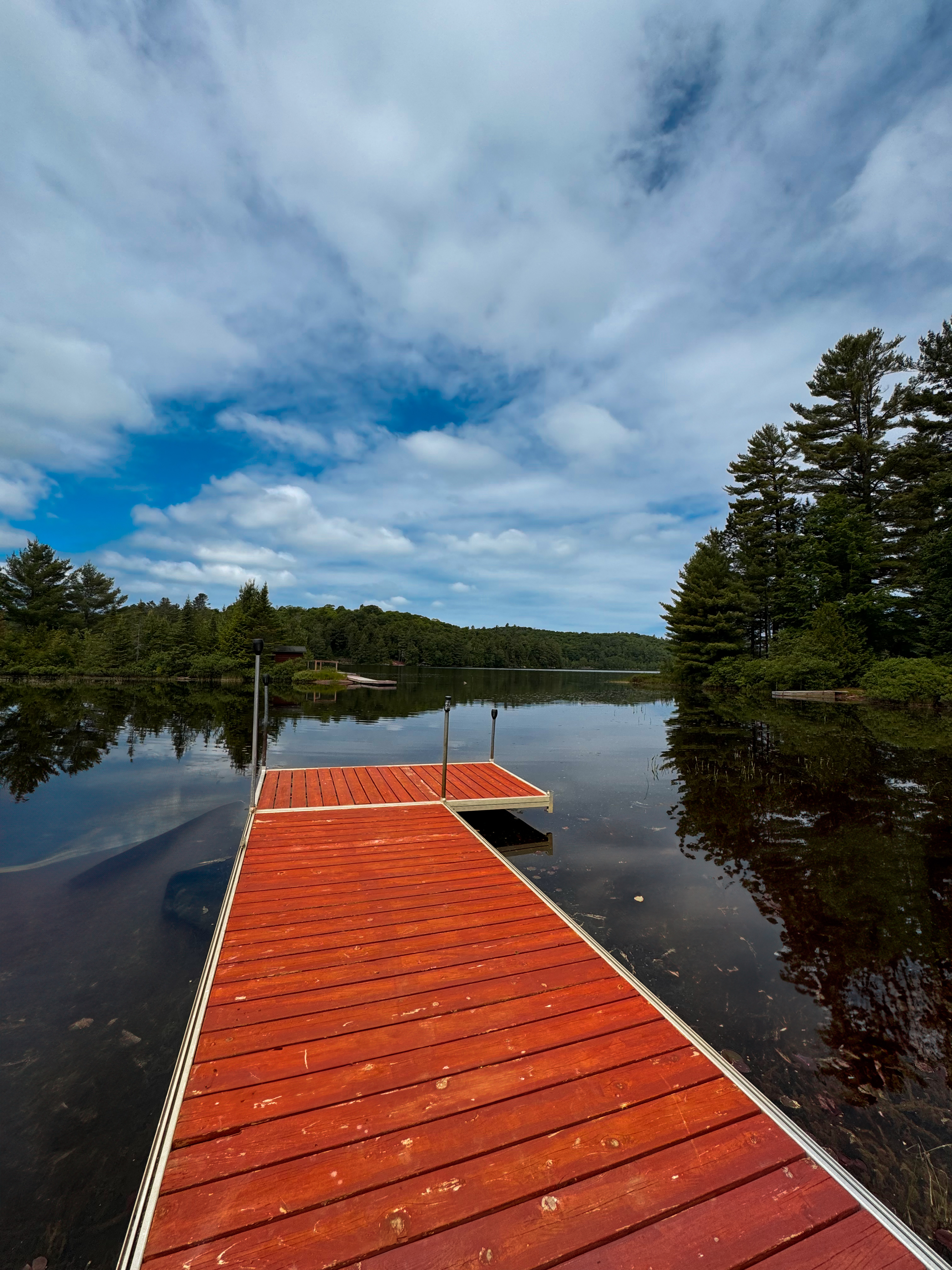 LAKE FRONT Cottage- beautiful fall colours-private