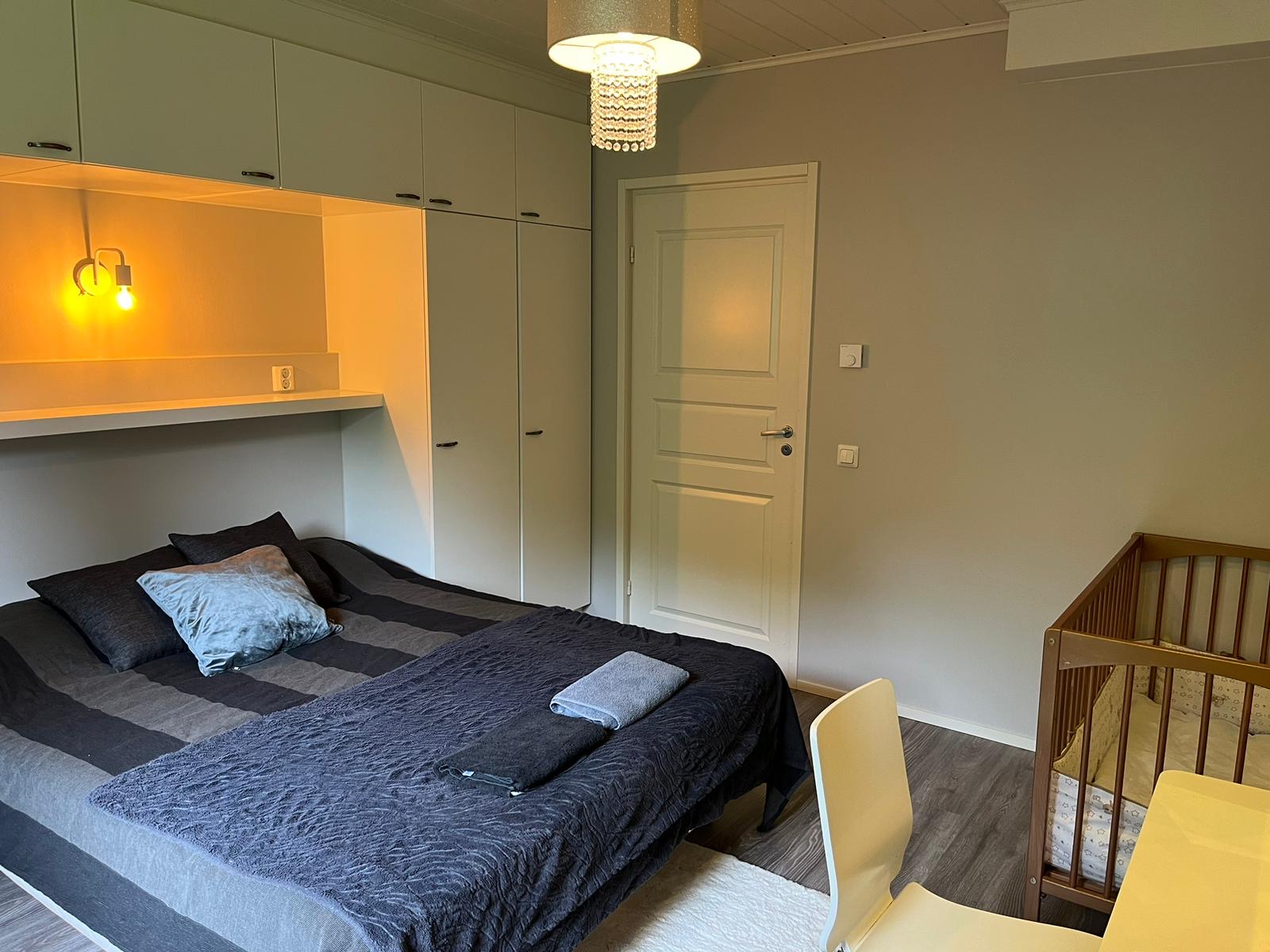 Accommodation and parking near downtown