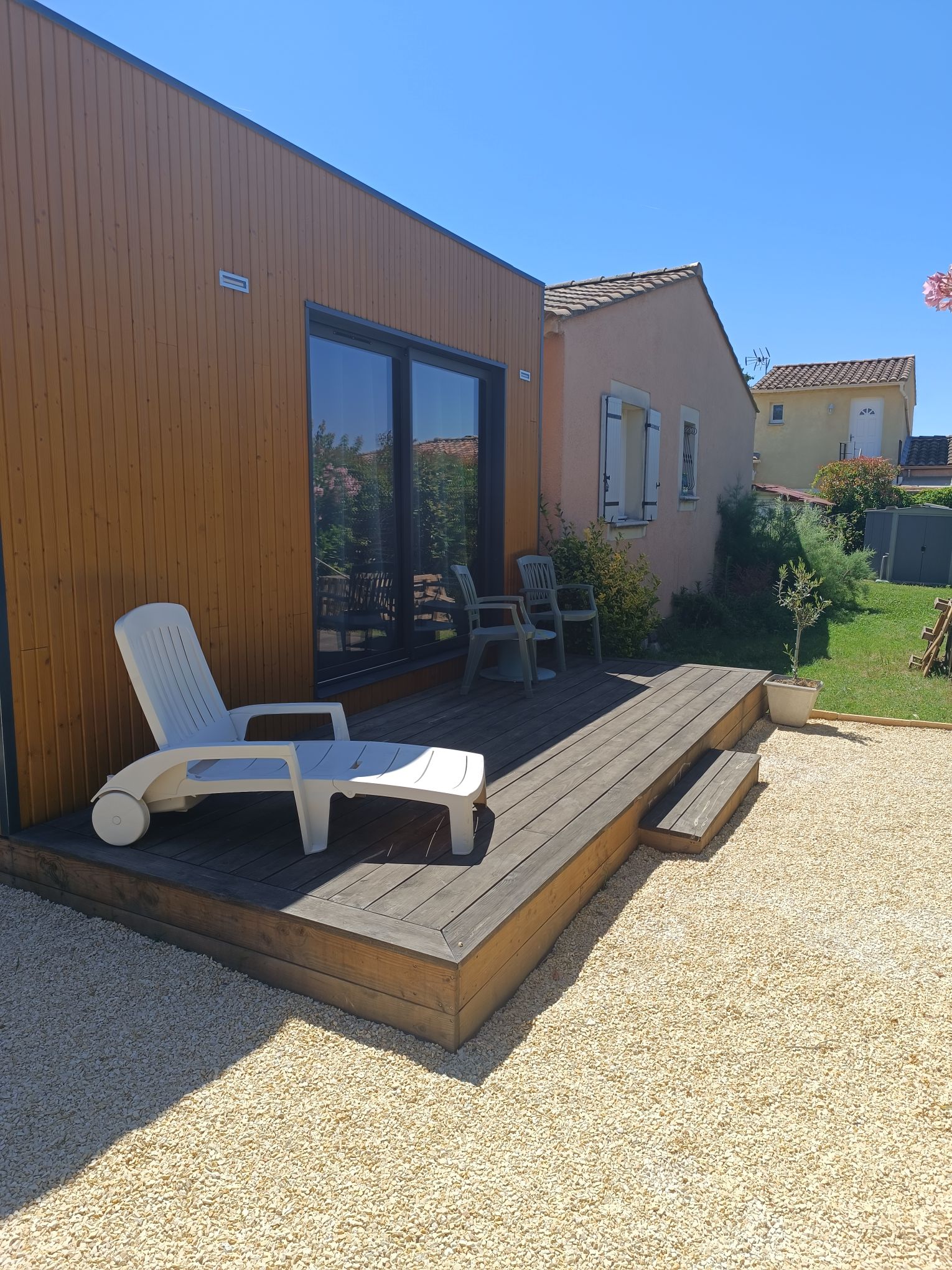 Charming tiny box with Swimming Pool & Garden
