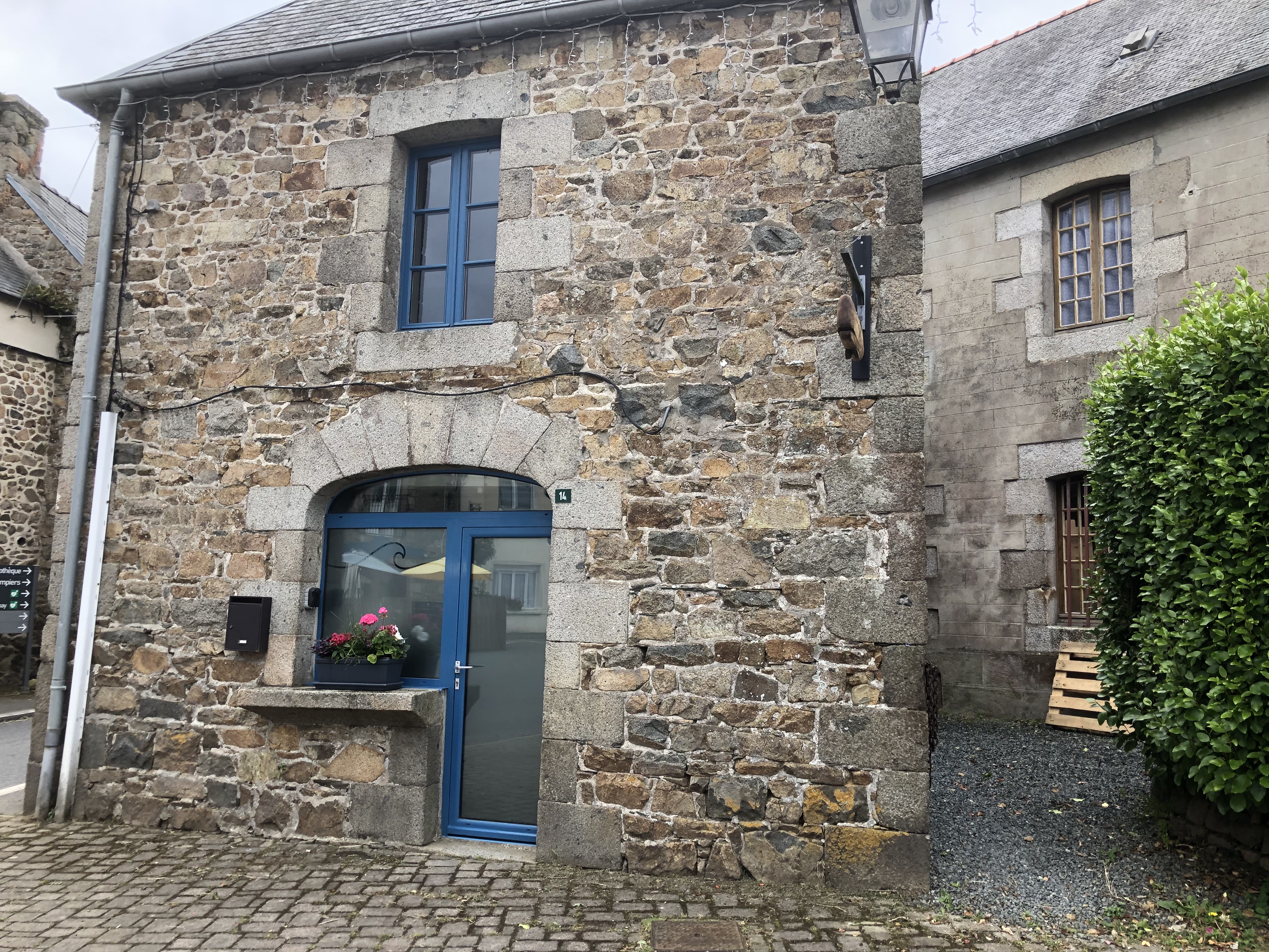 Breton house, close to the sea, town center.
