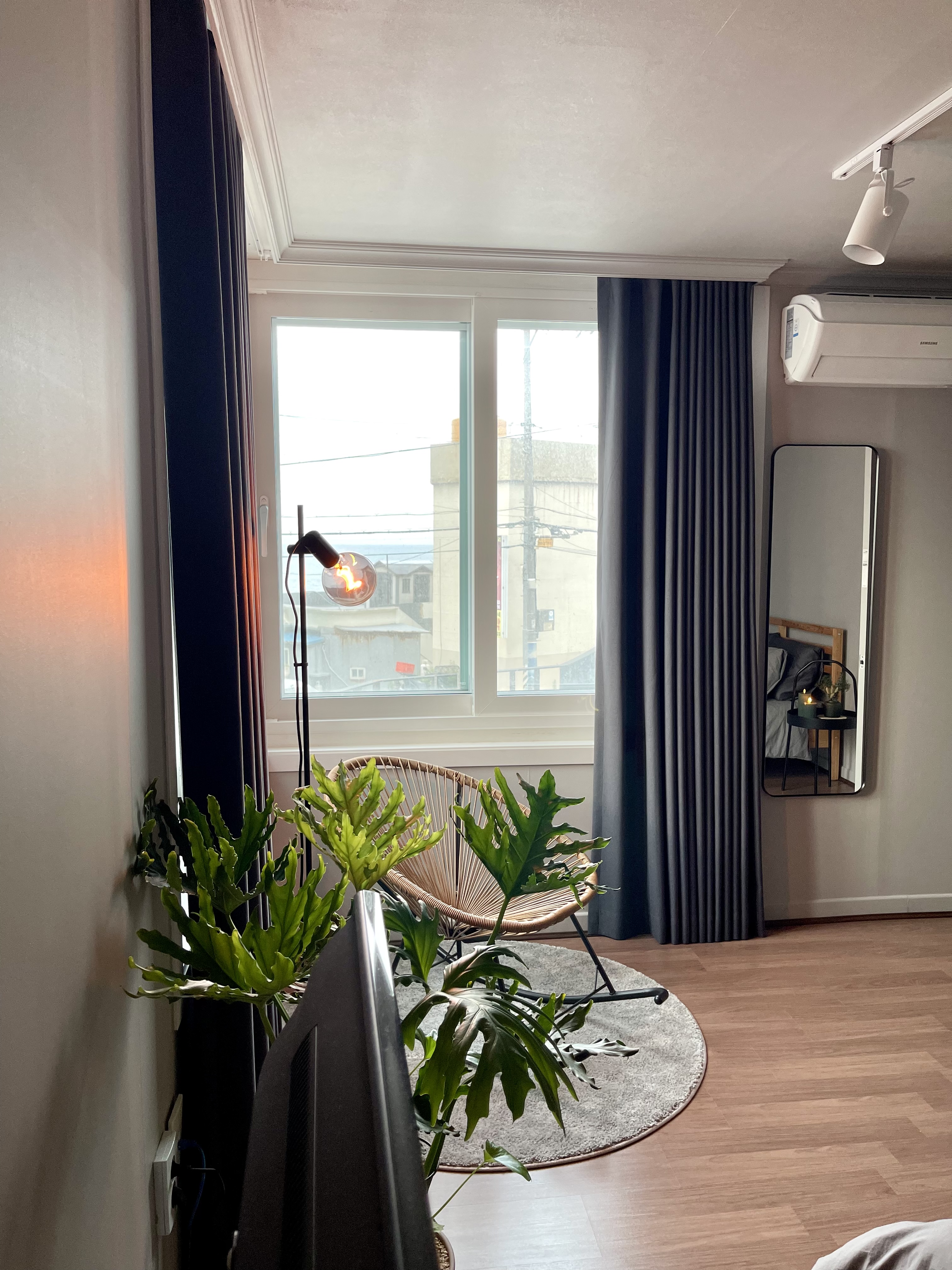 Seaside Mansion 2F
5 seconds on foot from Bongpo Beach
2nd floor private terrace
(24 years renewal)