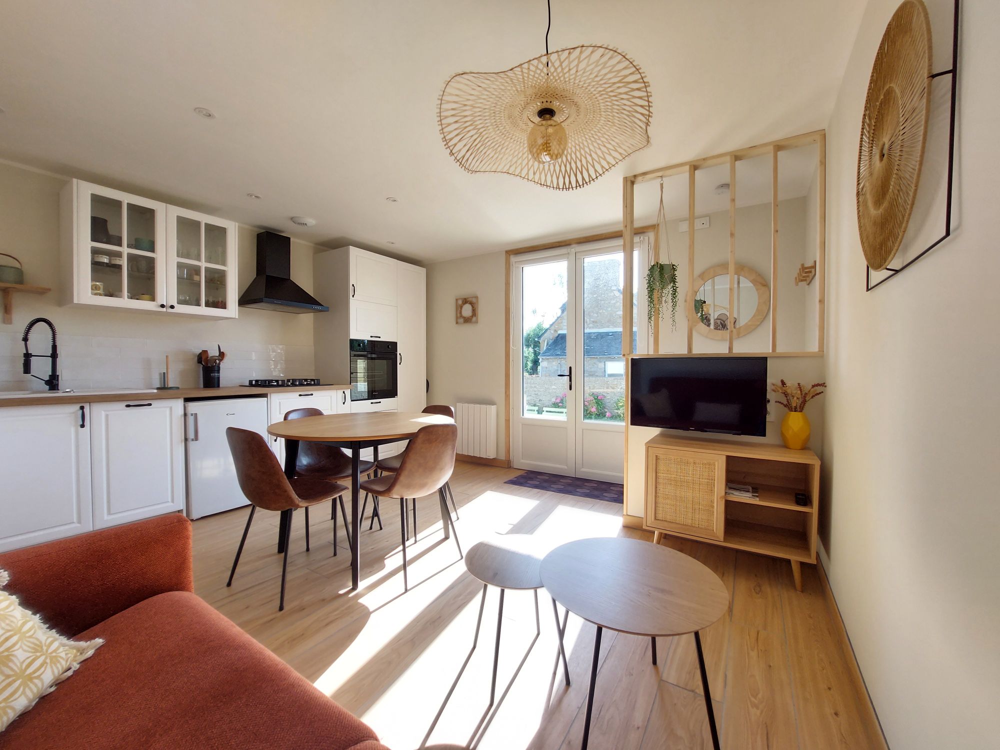 Peaceful cottage 700m from GR34 and the beach