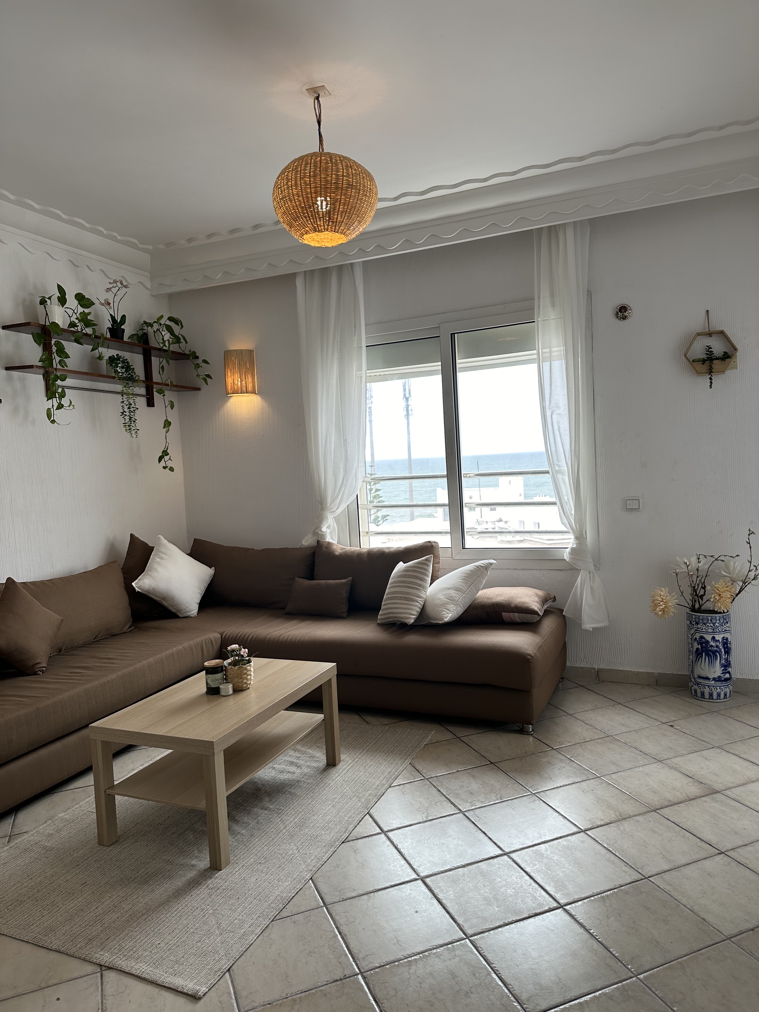Seaside View Accommodation: Escape and Serenity!