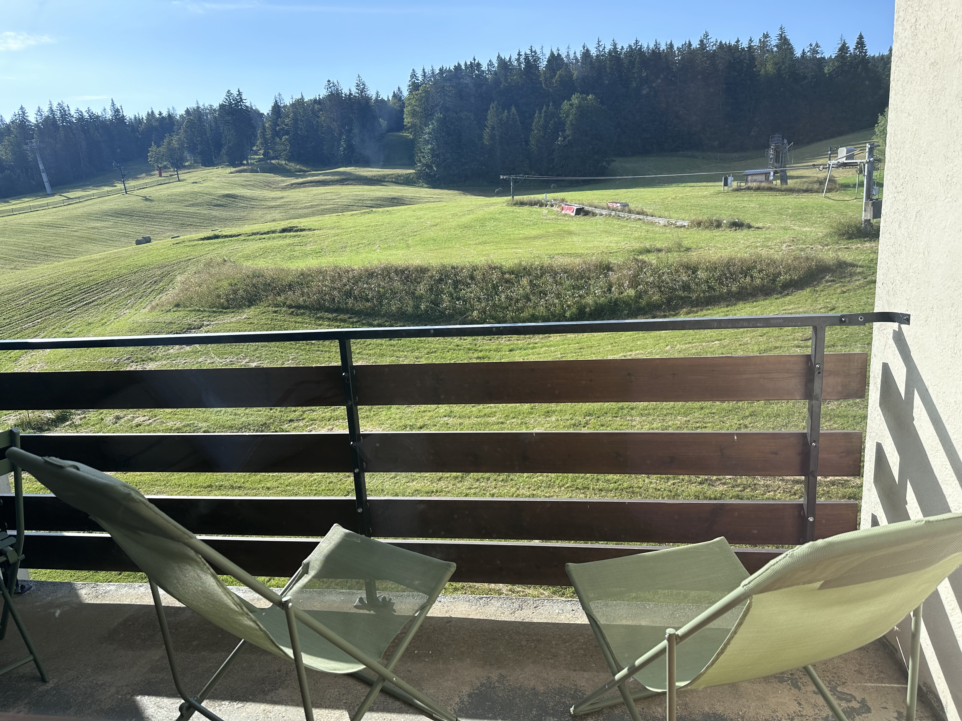 Les Jouv: Skiing, View & Hiking
Ski-in/ski-out