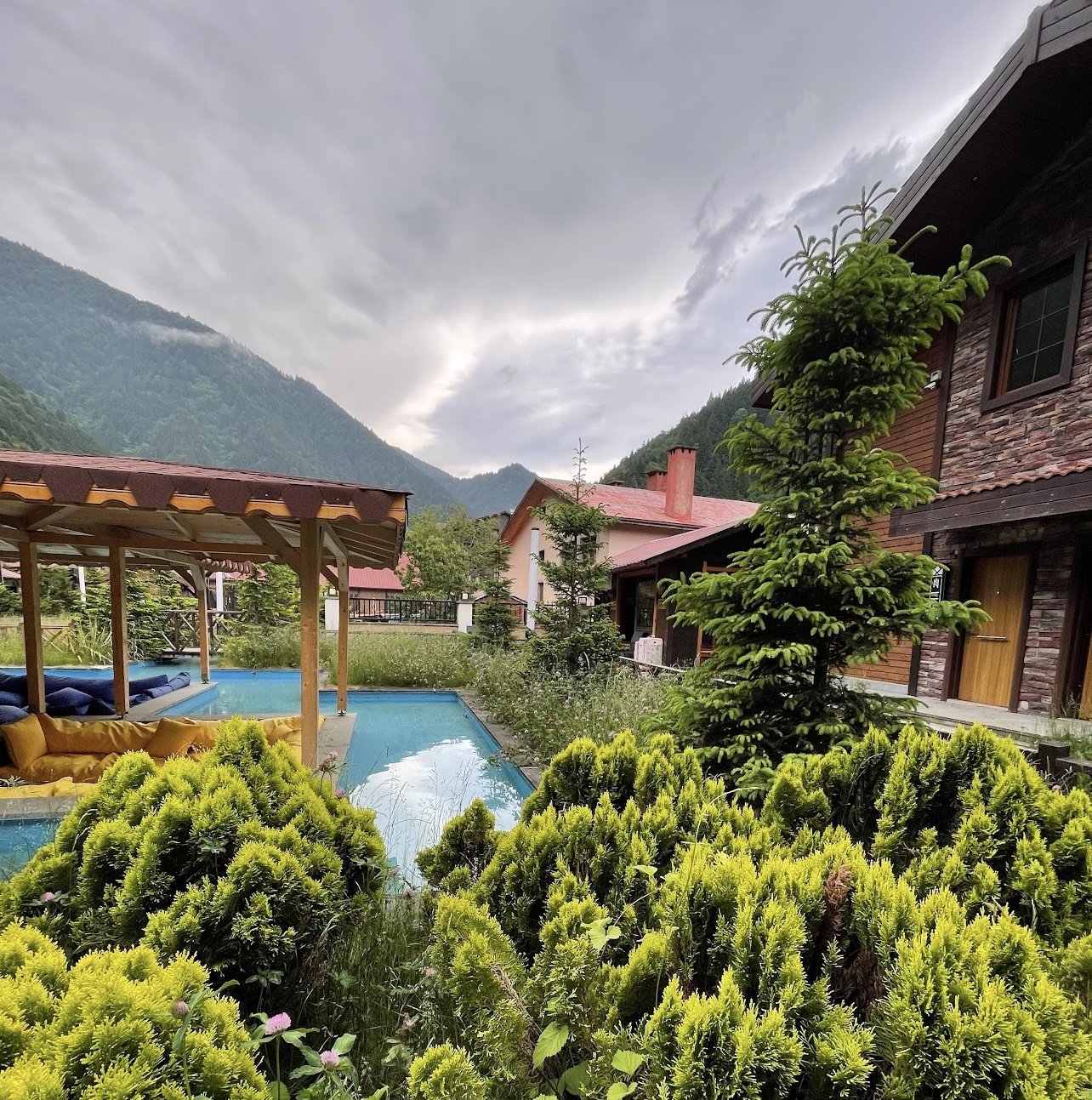 Luxury Villa & Suite in Ozhengol, 200 m from the lake