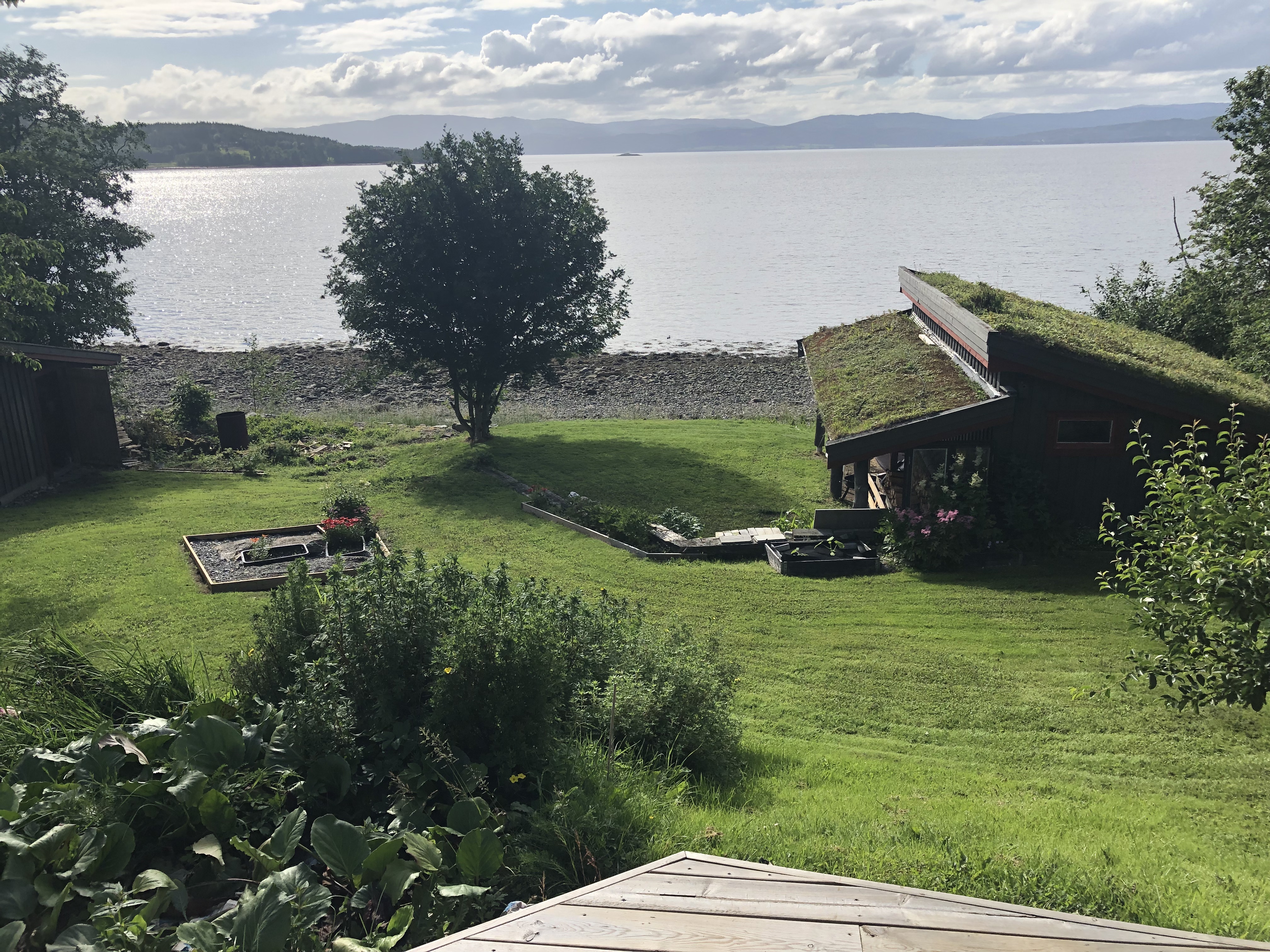 Cottage by the sea for rent.