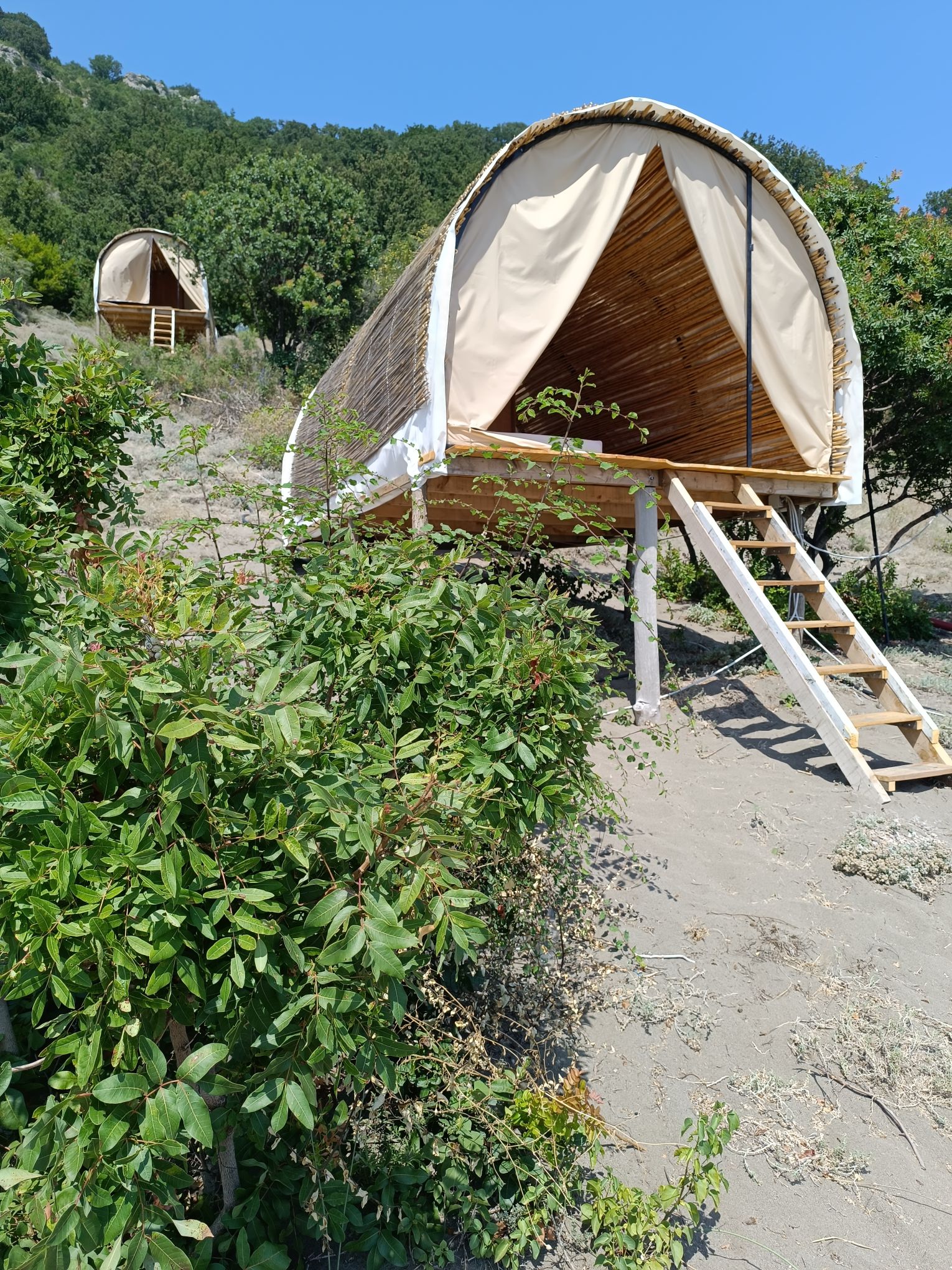 Seaside_glamping_tents 2