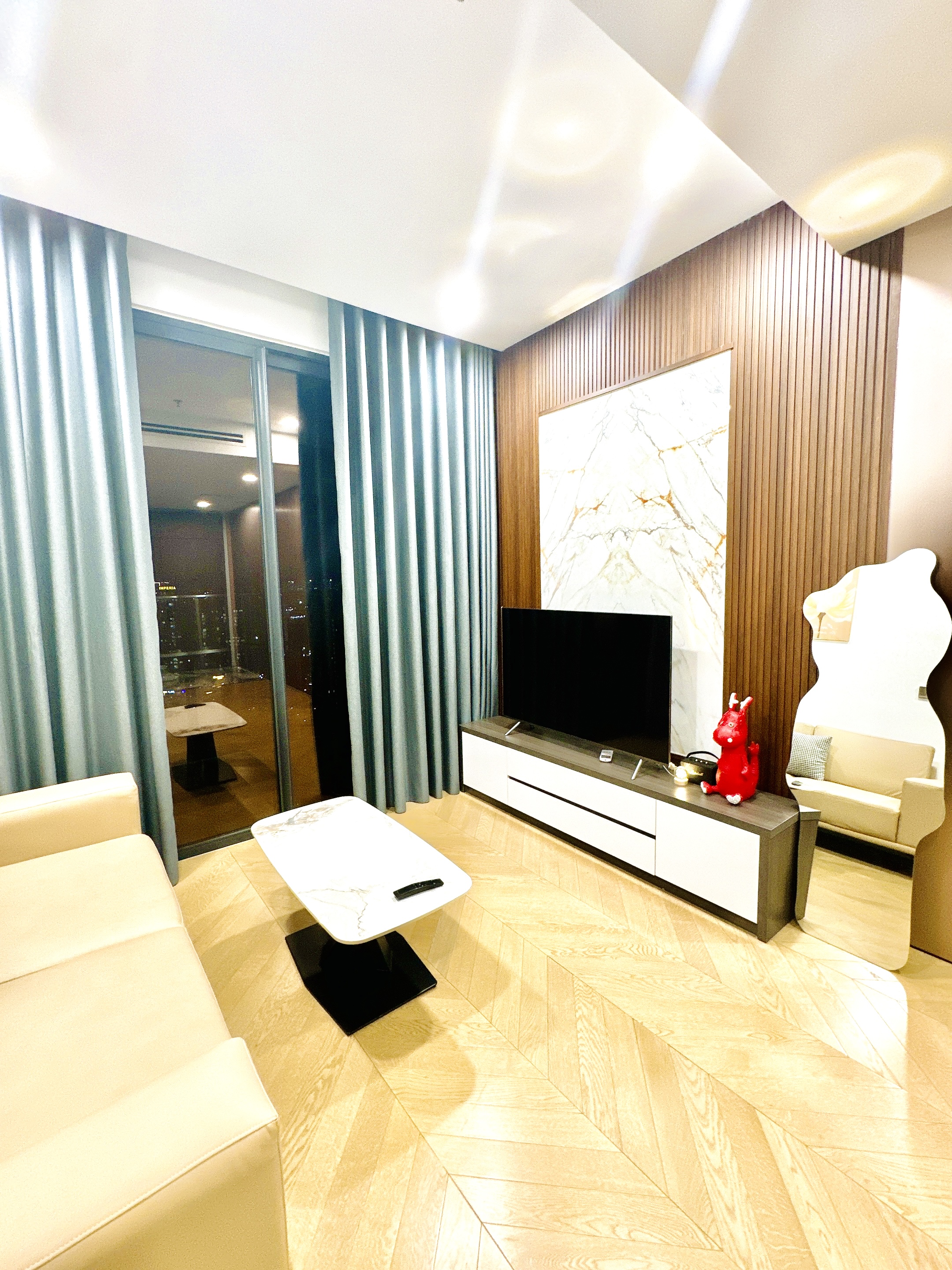 Lumiere 24f | Group 1 15 minutes | Taodien 3 minutes | Near restaurants and bars