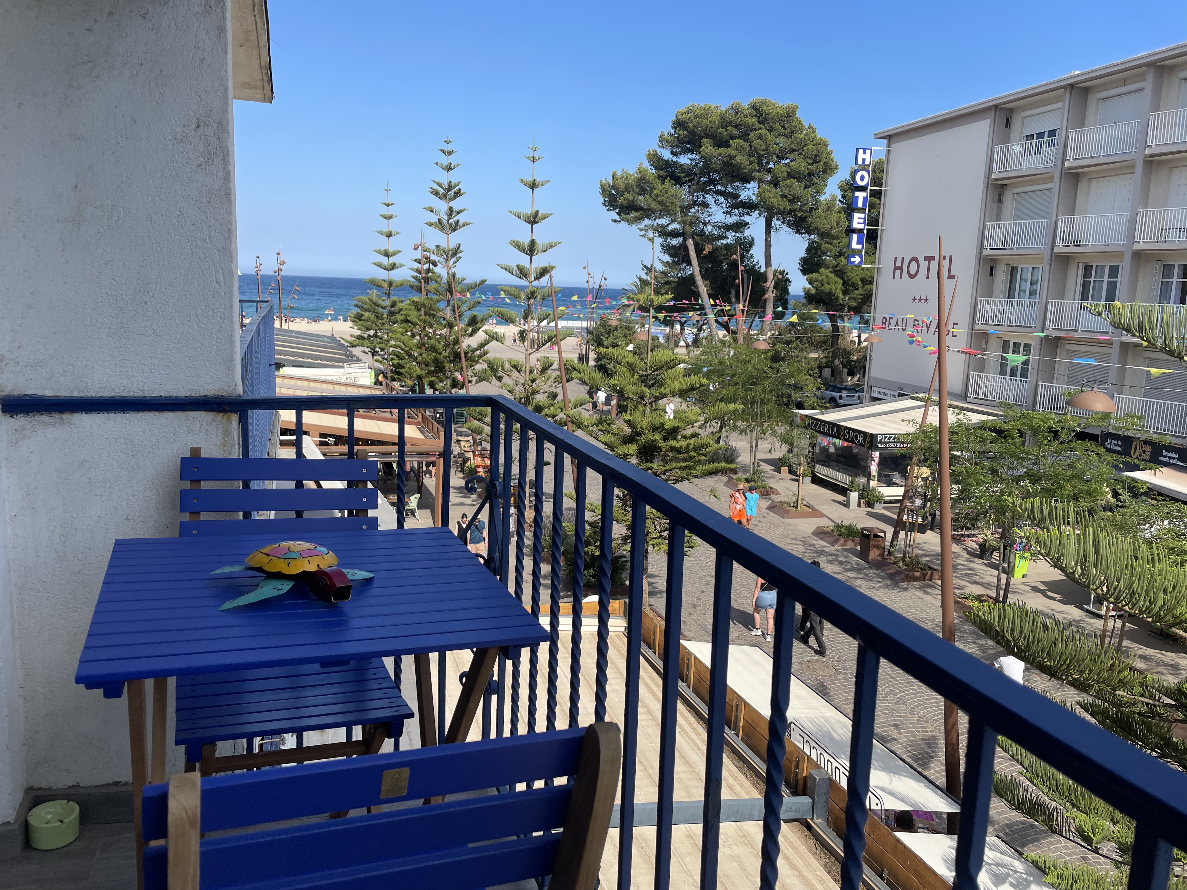 Sea view apartment for up to 4 guests