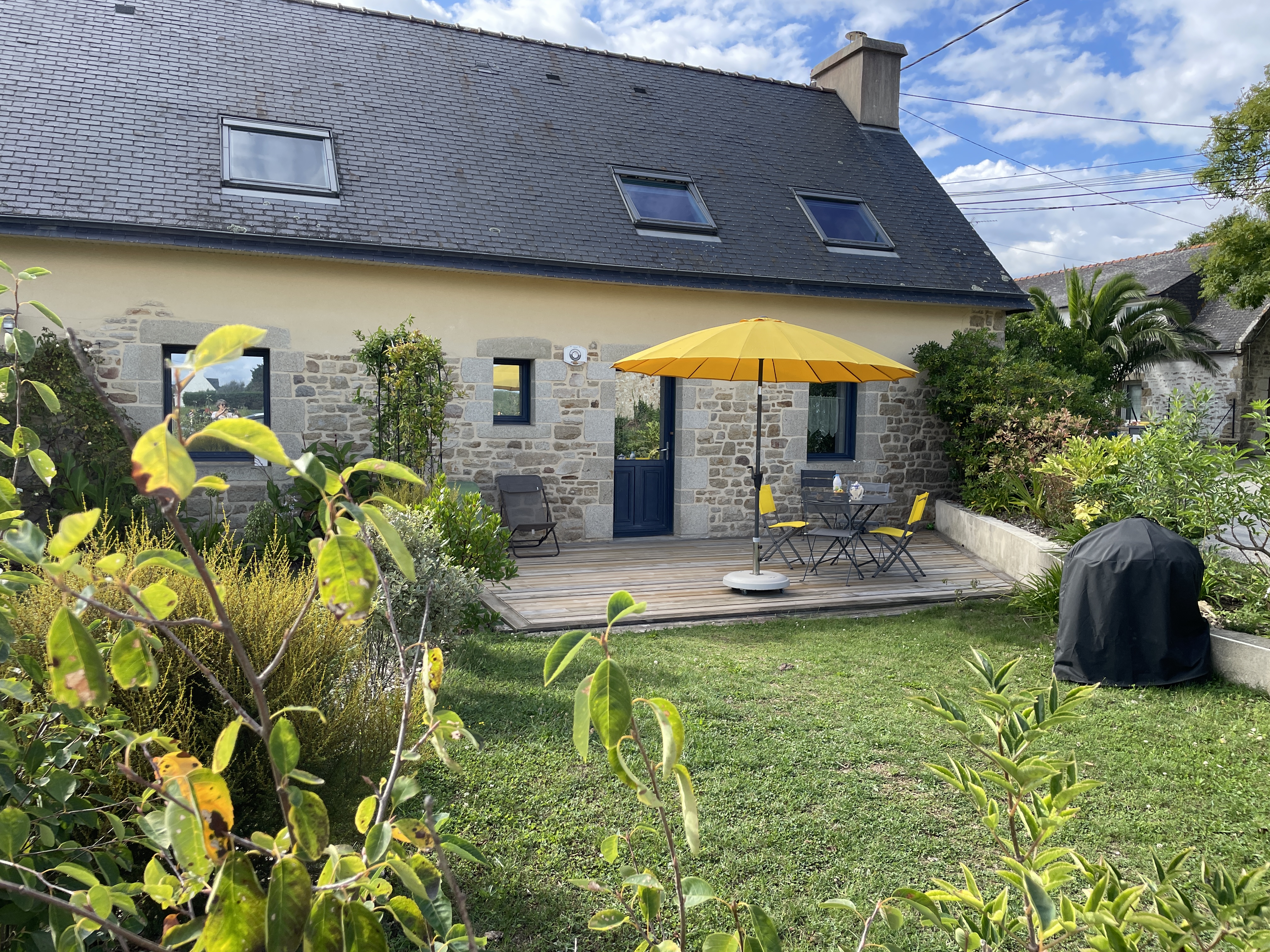 Gite between land and sea