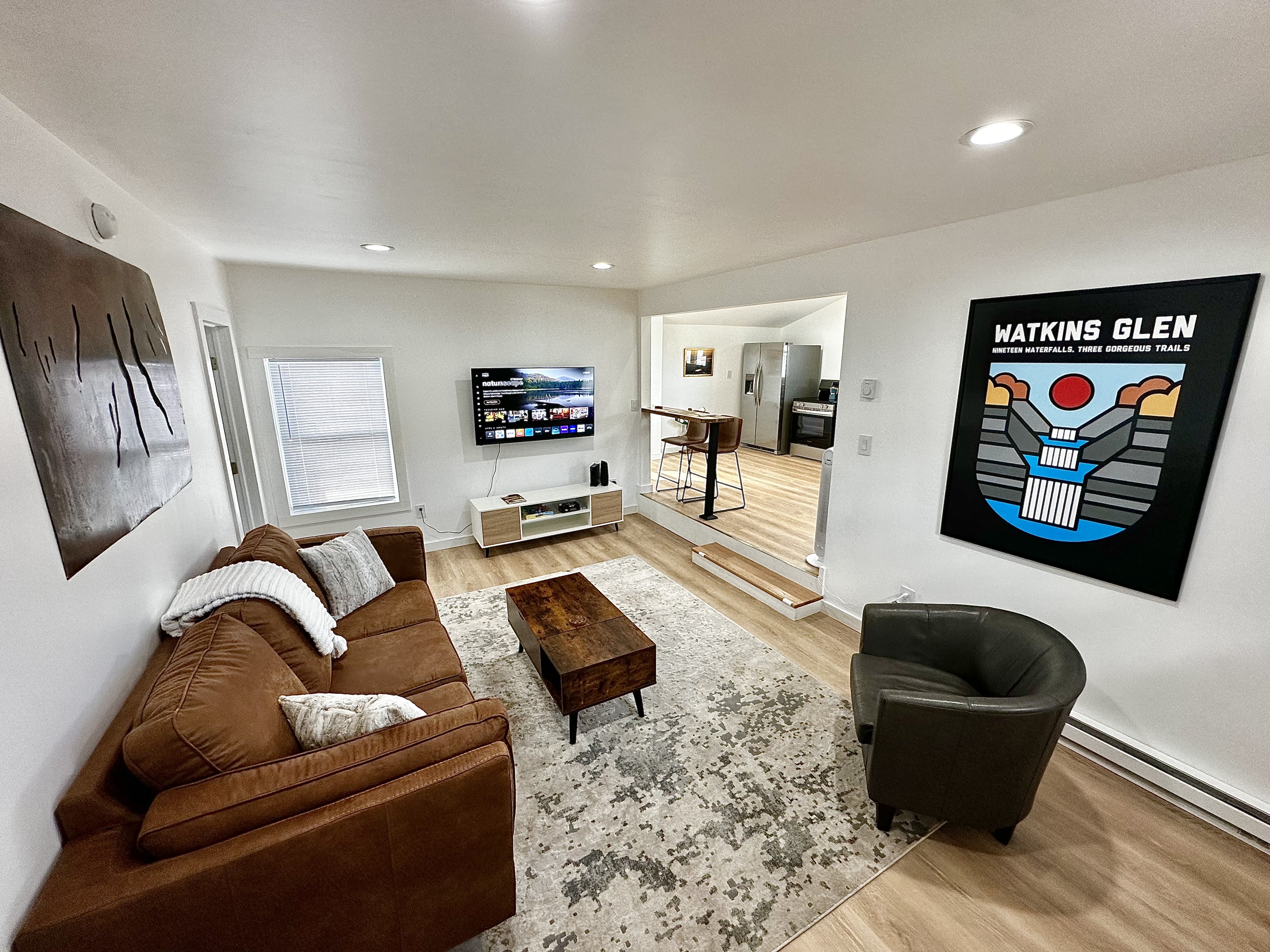 Modern apartment, sleeps 4!