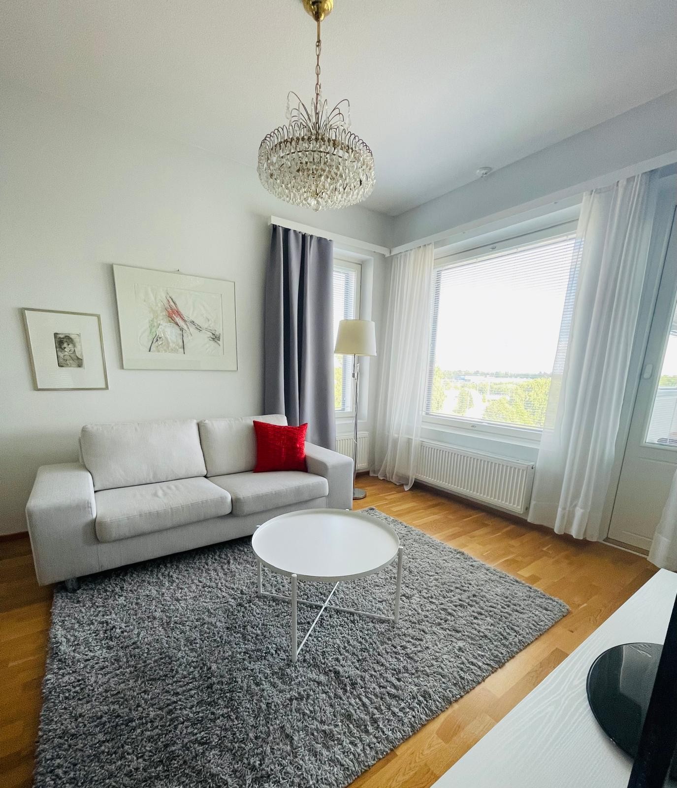 Modern 2 bedroom apartment with balcony