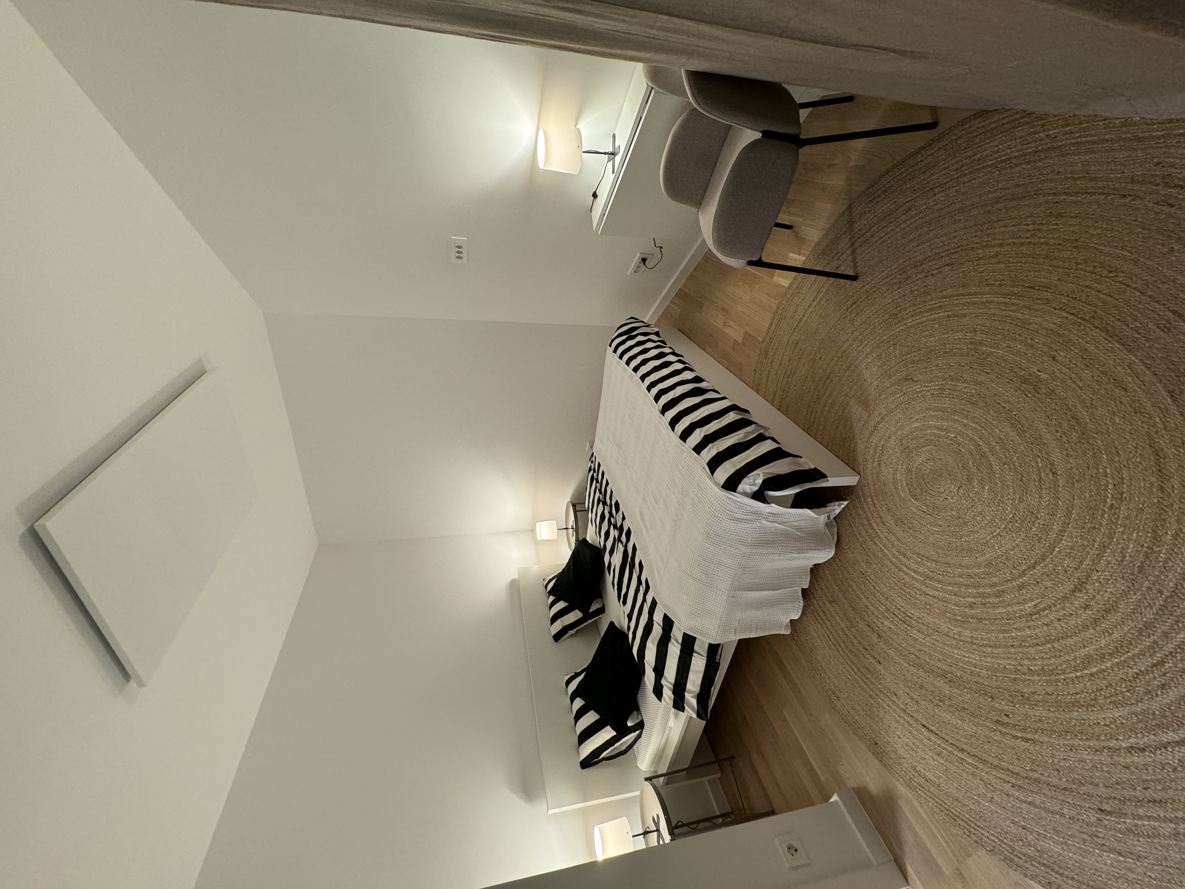 Flyhome Suite 3
Airport 1.1 km
Parking