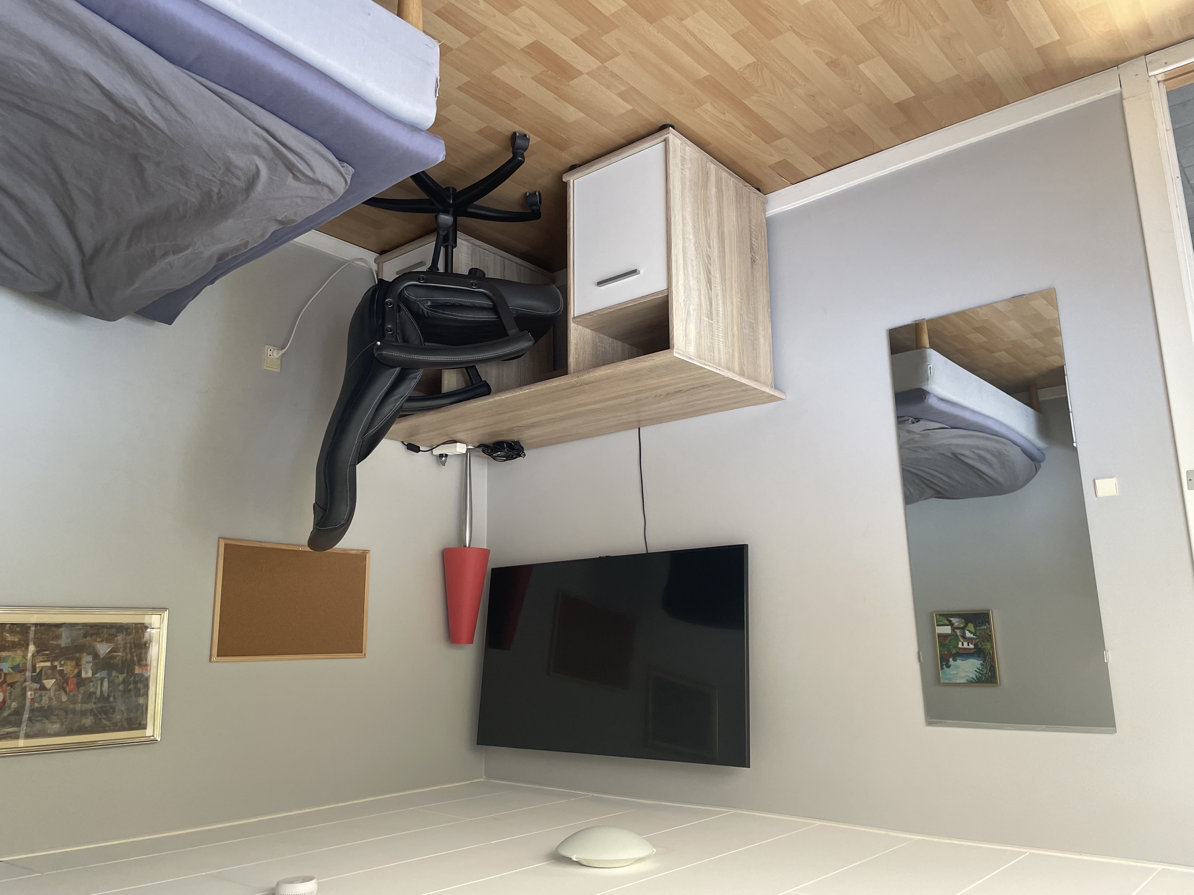 Room w private entrance & toilet