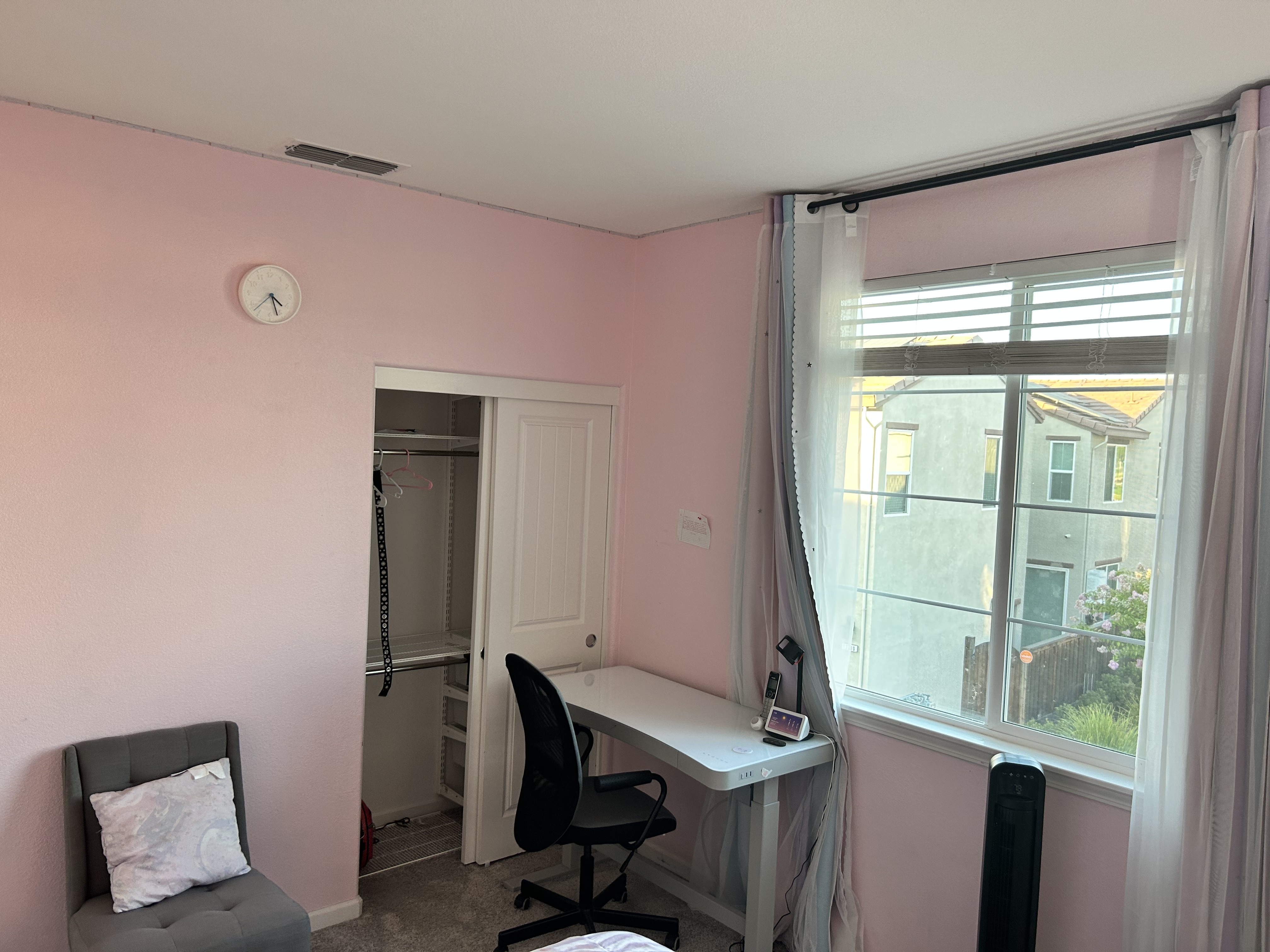 Short-mid term rental with a full memory bed.