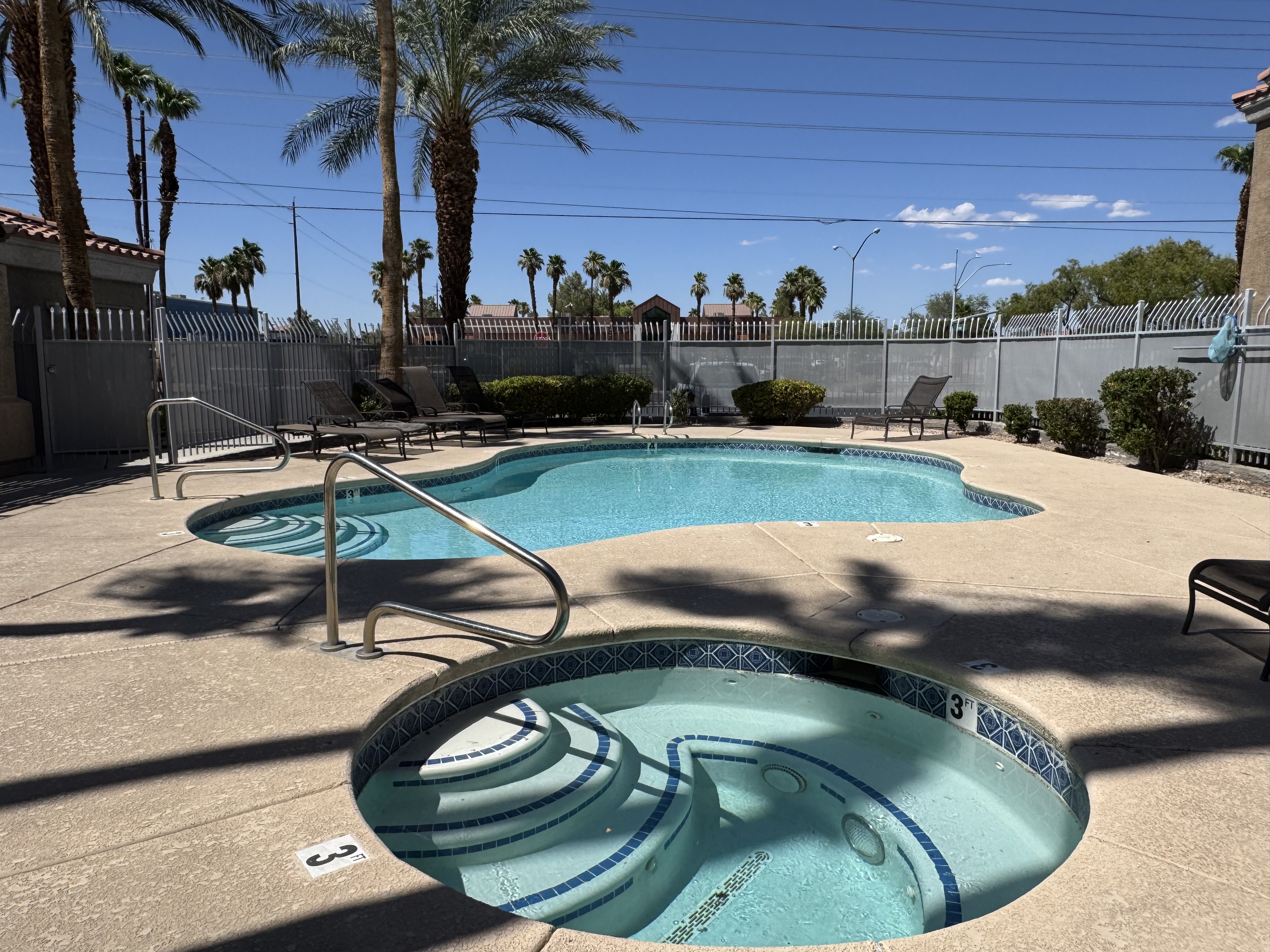 LV41M Amazing Condo close to Bellagio Free Parking in Unincorporated Areas, Clark County Nv