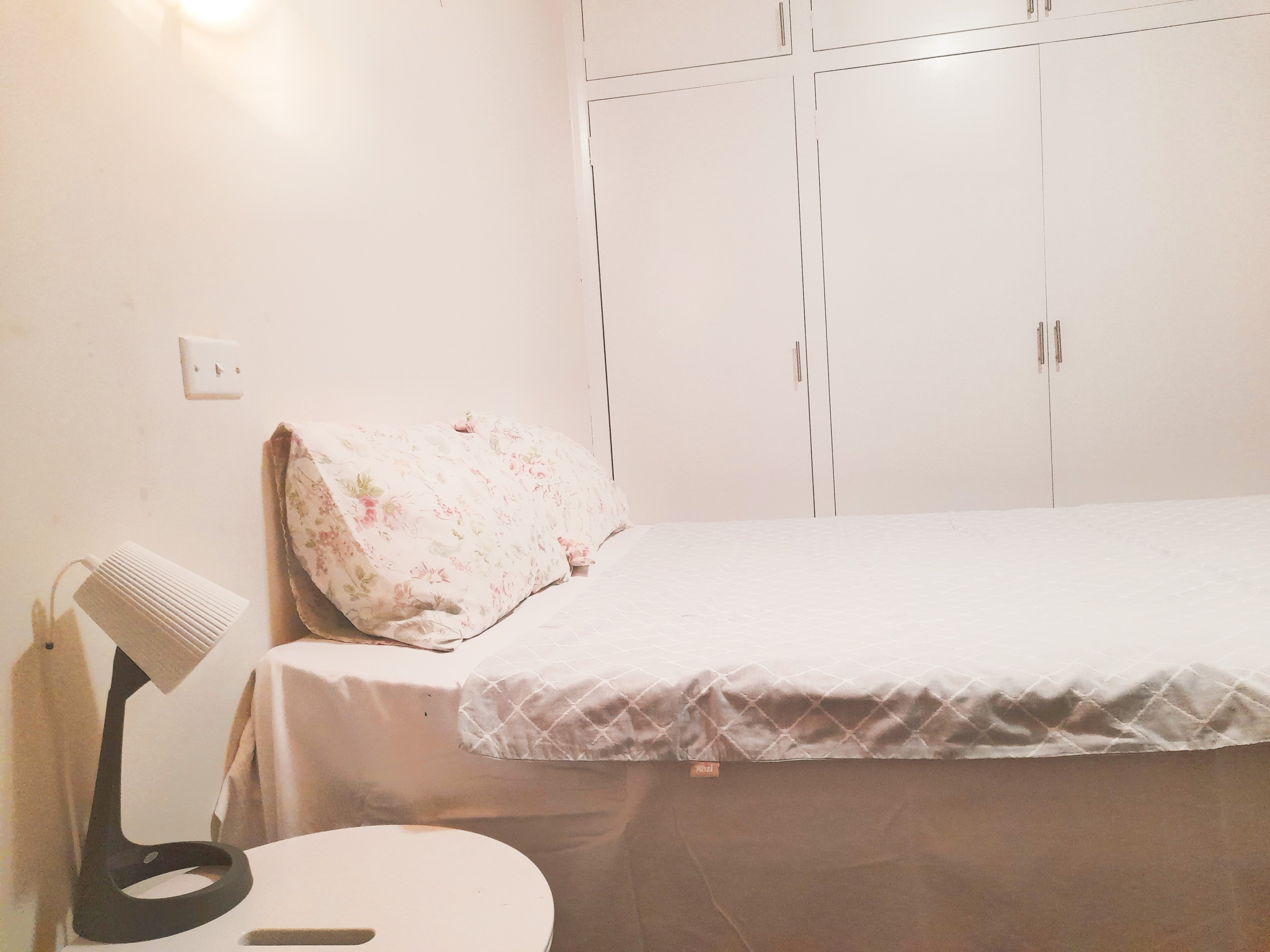 Melbourne Greythorn Central Carpeted, Large Wardrobe with Heating Living & Getting Around Convenient Quiet & Cozy Room 3