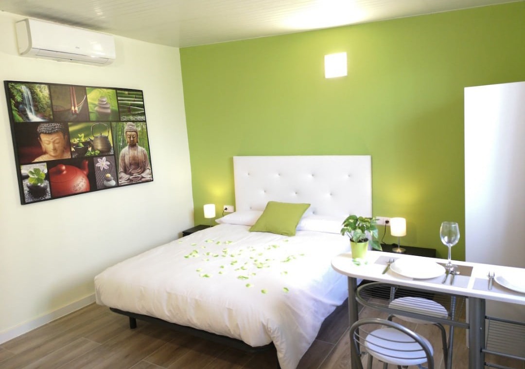 A-1 Apartment & Airport & Center