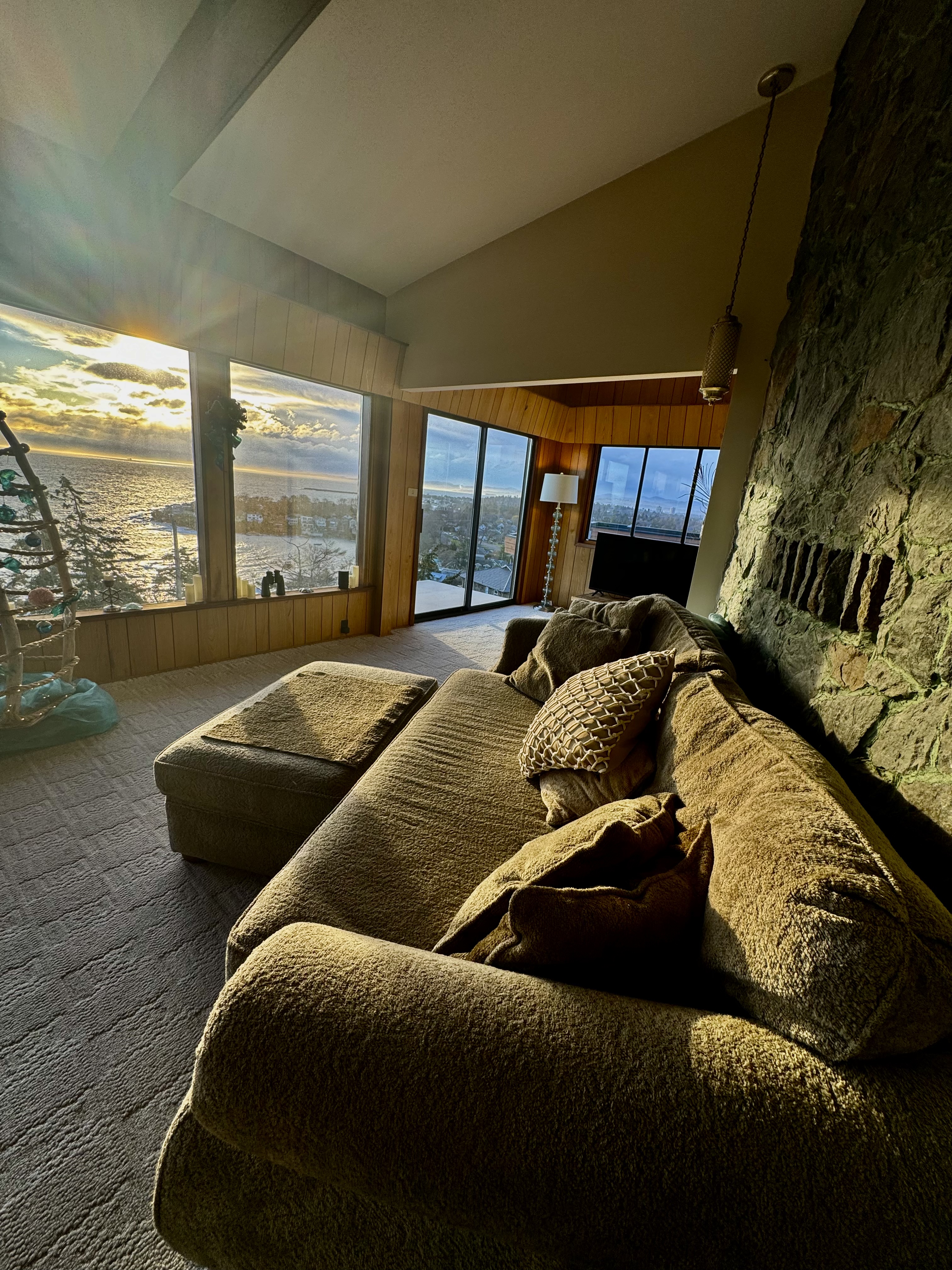 Entire Retreat- 4 beds 2 Bath, Kitchen