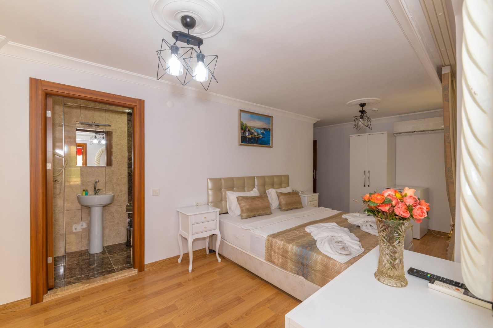 A Stylish Apartment With Balcony in Yenikapı in Fatih, Istanbul