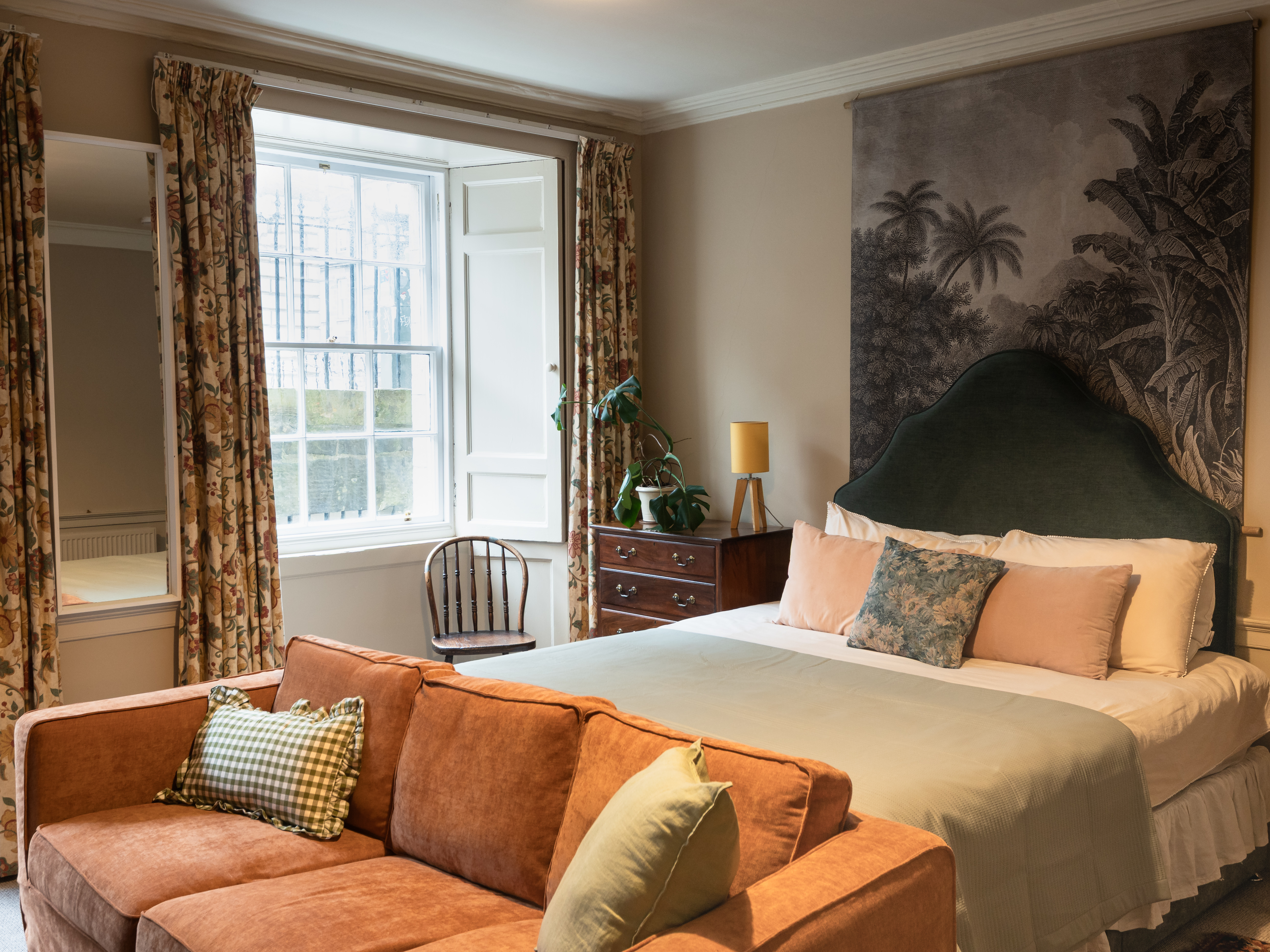 Family friendly and central in New Town West, Edinburgh