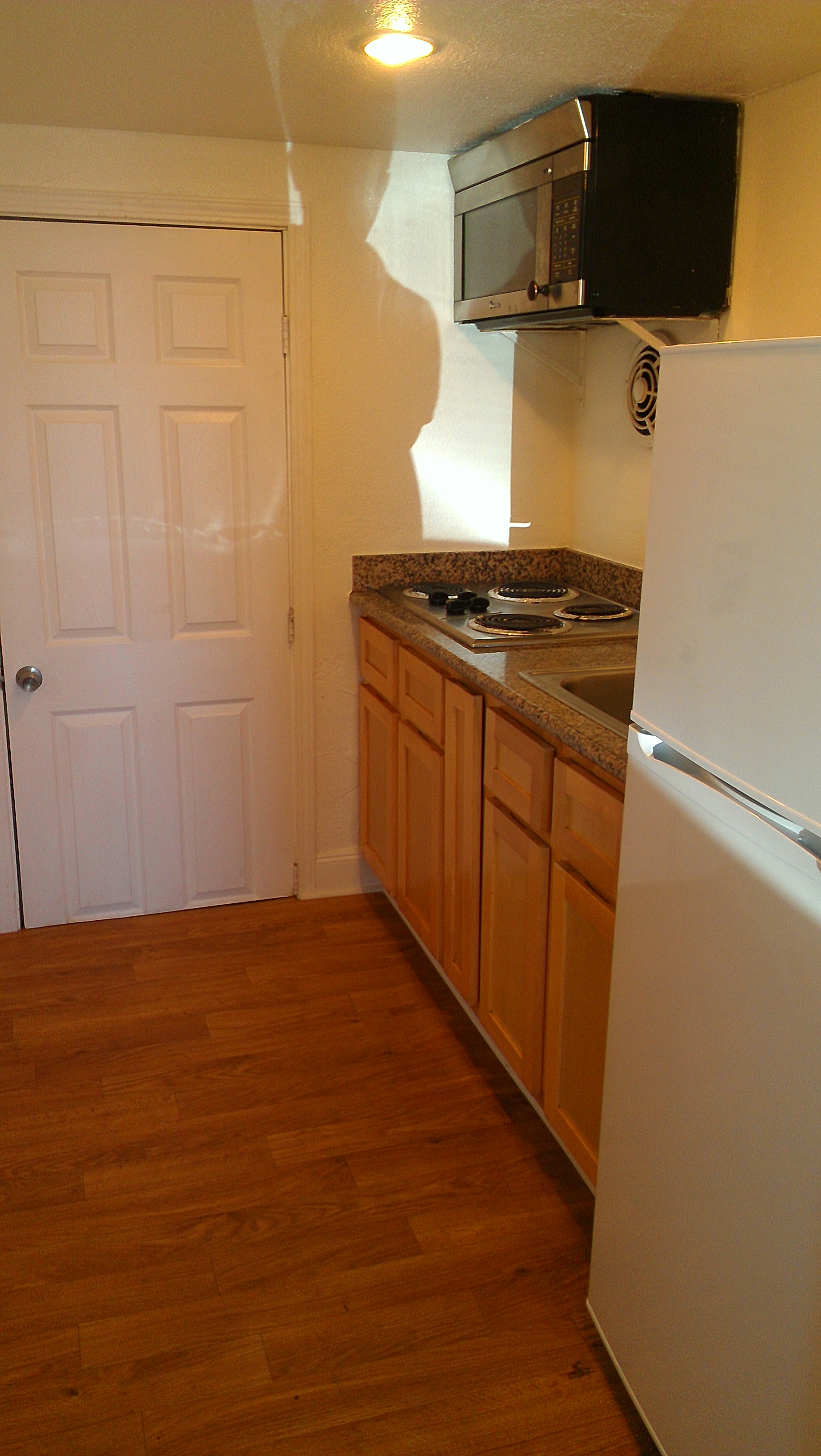 Private lower unit studio in Eastmont Hills, Oakland